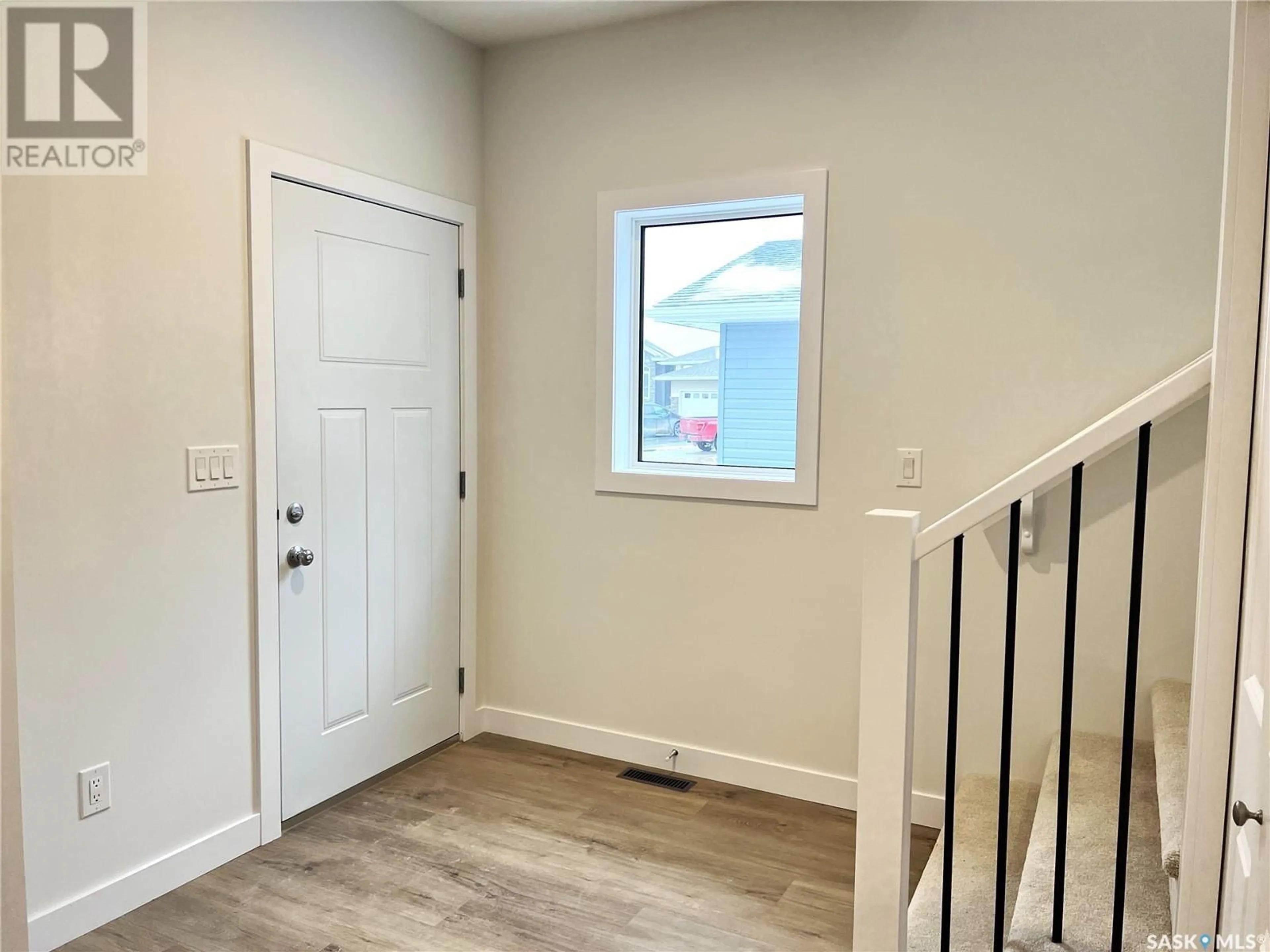 Indoor entryway, wood floors for 8 Aspen PLACE, Humboldt Saskatchewan S0K2A0