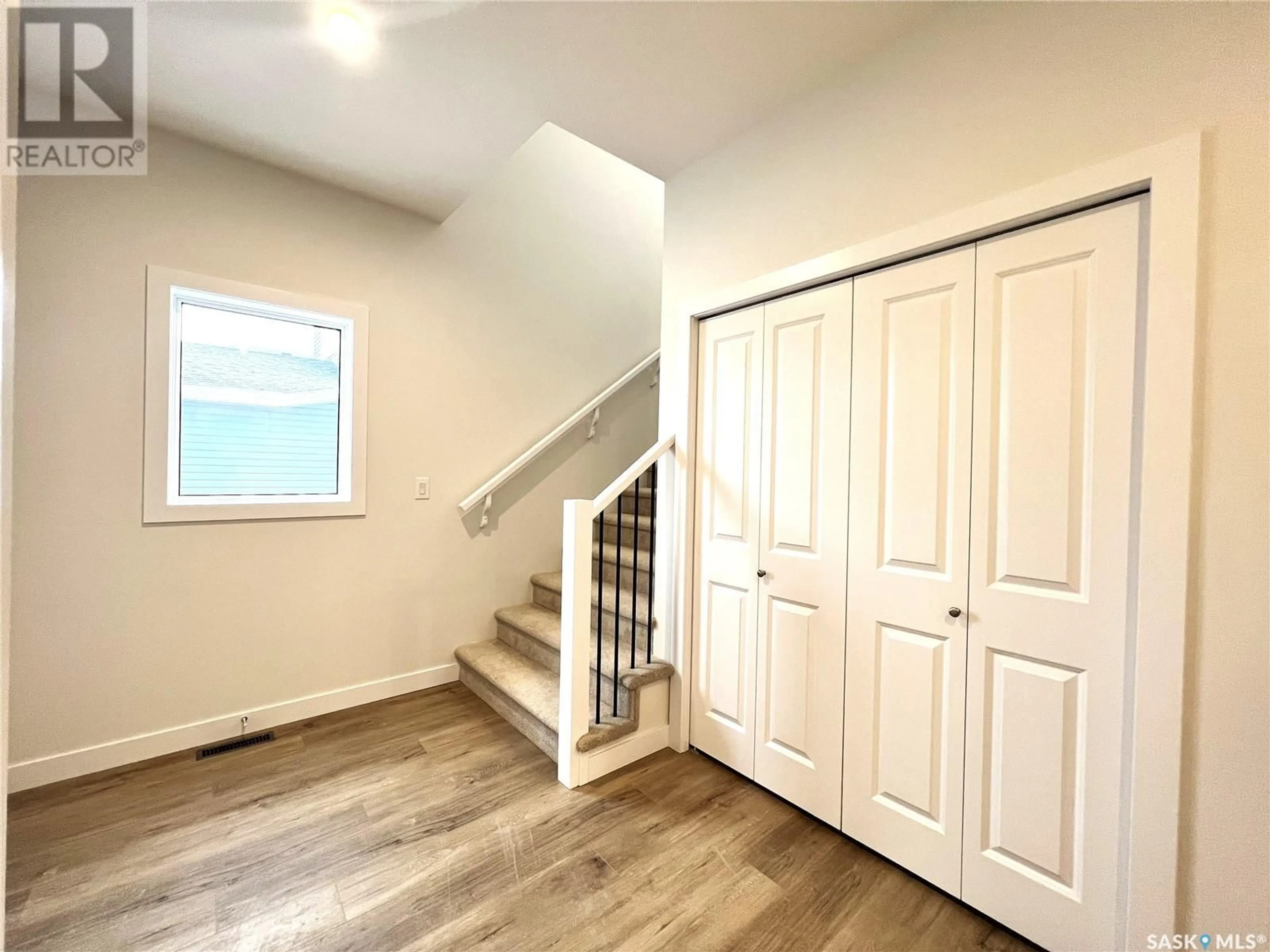 Indoor entryway, wood floors for 8 Aspen PLACE, Humboldt Saskatchewan S0K2A0