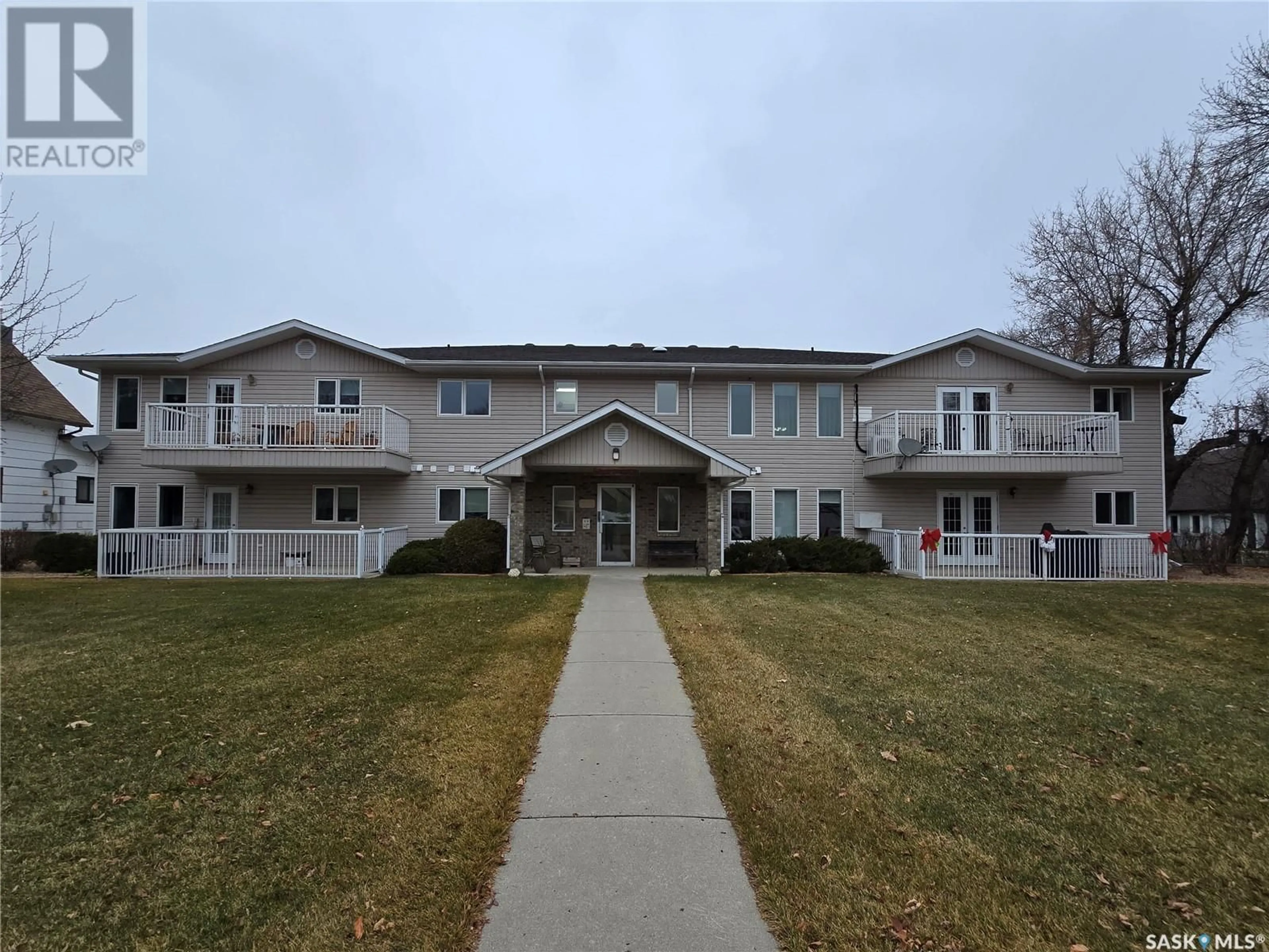 A pic from exterior of the house or condo, the front or back of building for 202 304 3rd AVENUE E, Watrous Saskatchewan S0K4T0