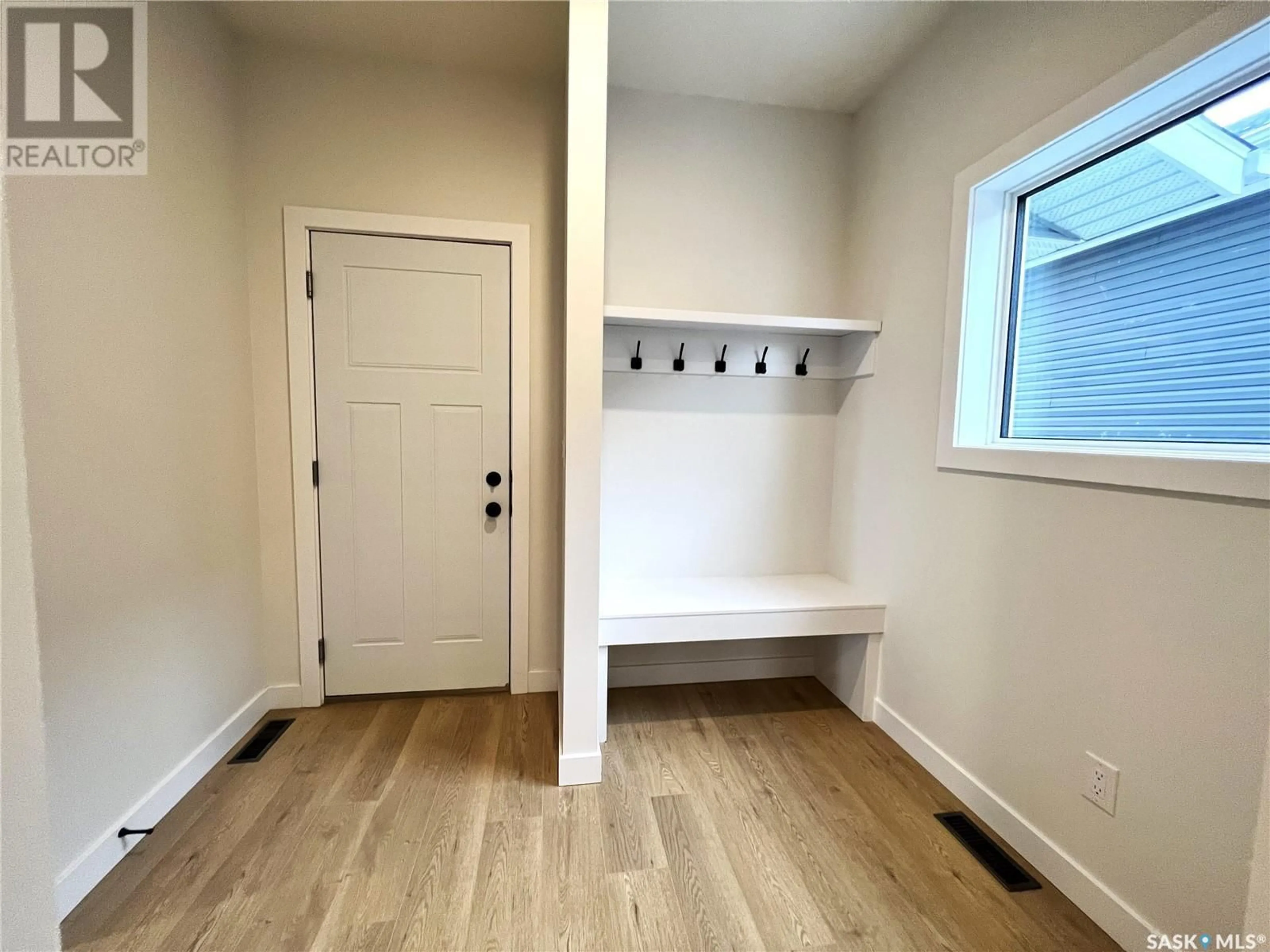 Indoor entryway, wood floors for 10 Aspen PLACE, Humboldt Saskatchewan S0K2A0