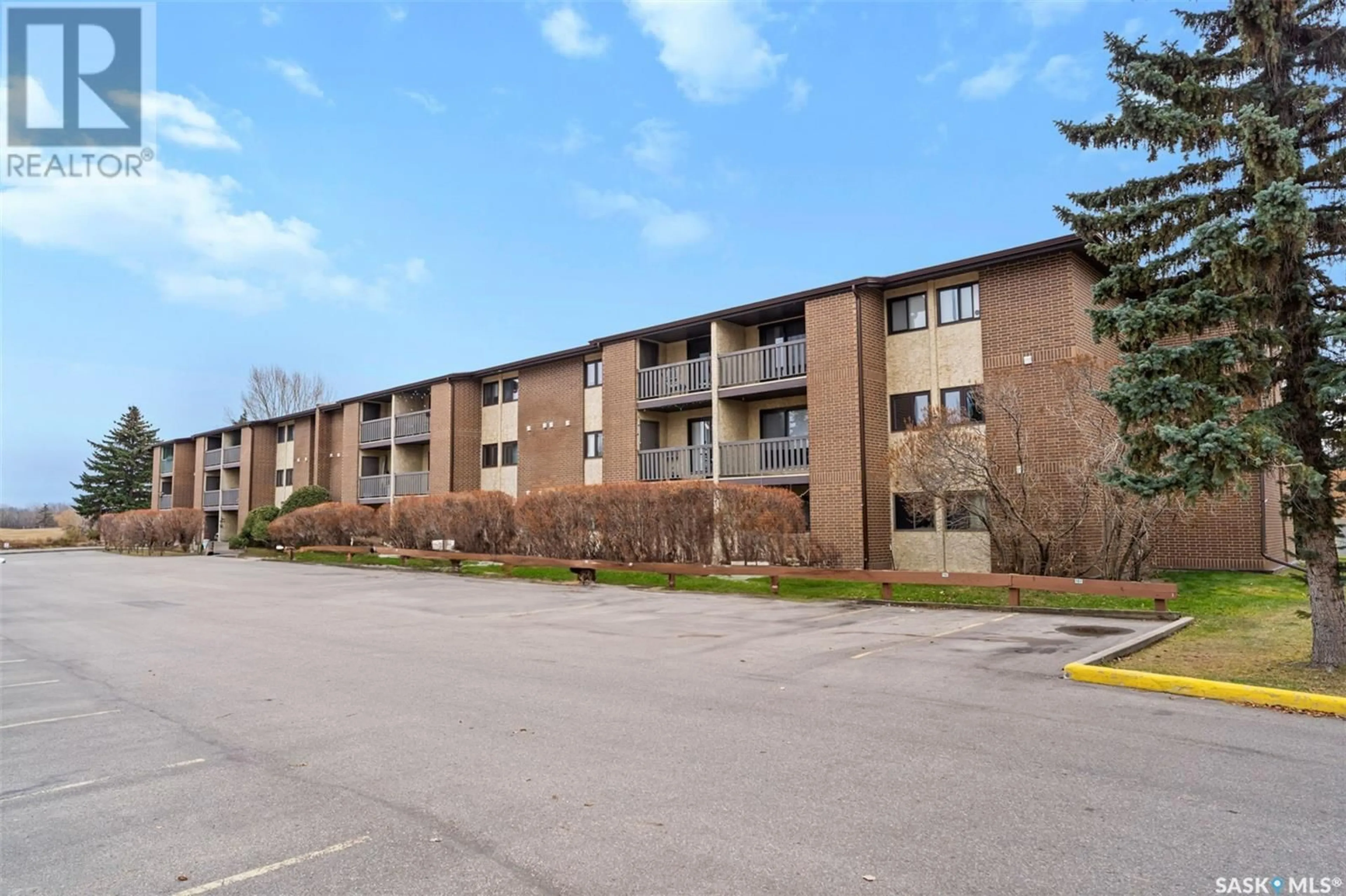 A pic from exterior of the house or condo, the front or back of building for 201 315 Tait CRESCENT, Saskatoon Saskatchewan S7H5L6