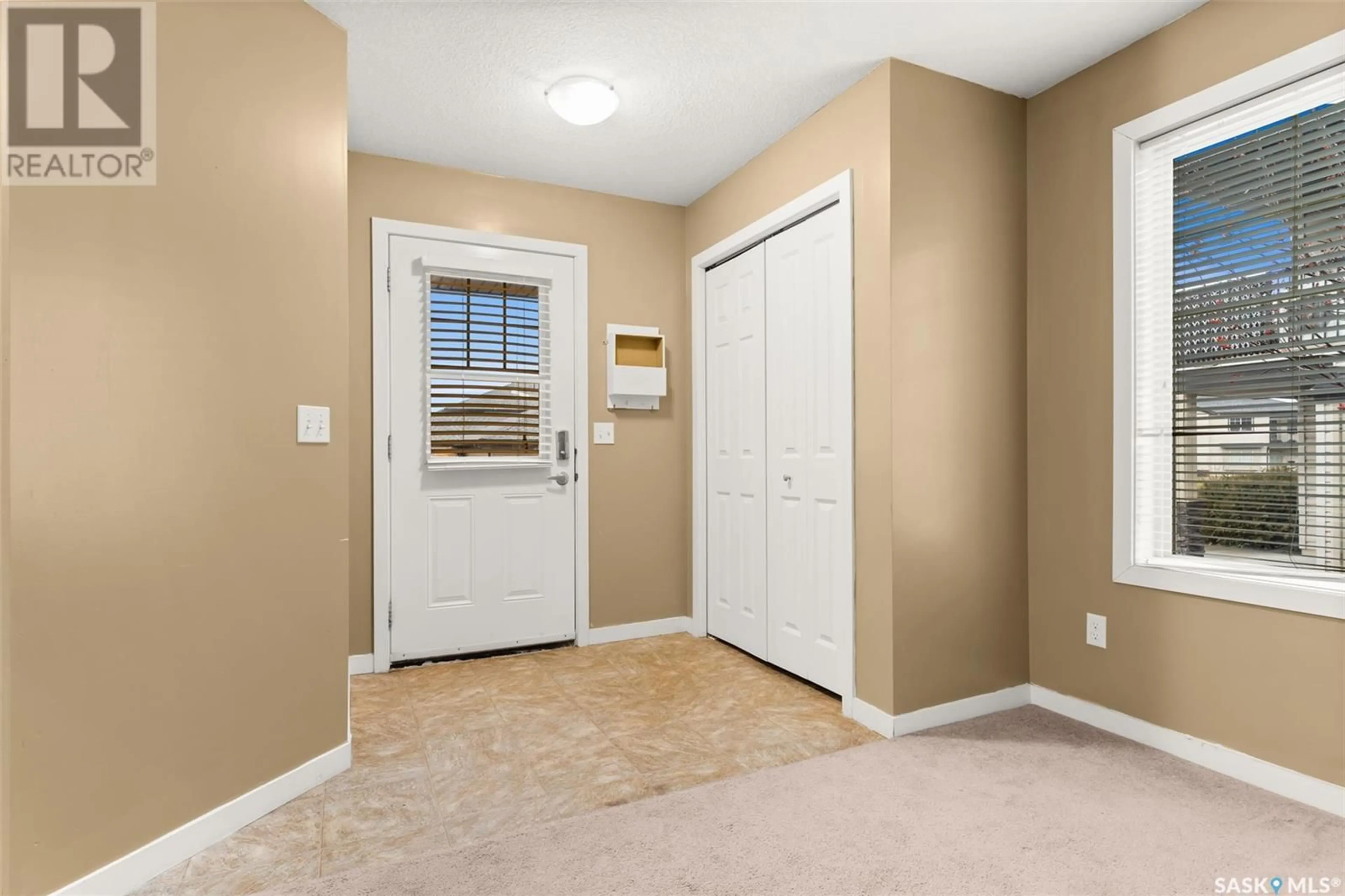 Indoor entryway, carpet floors for 39 5023 JAMES HILL ROAD, Regina Saskatchewan S4W0B9