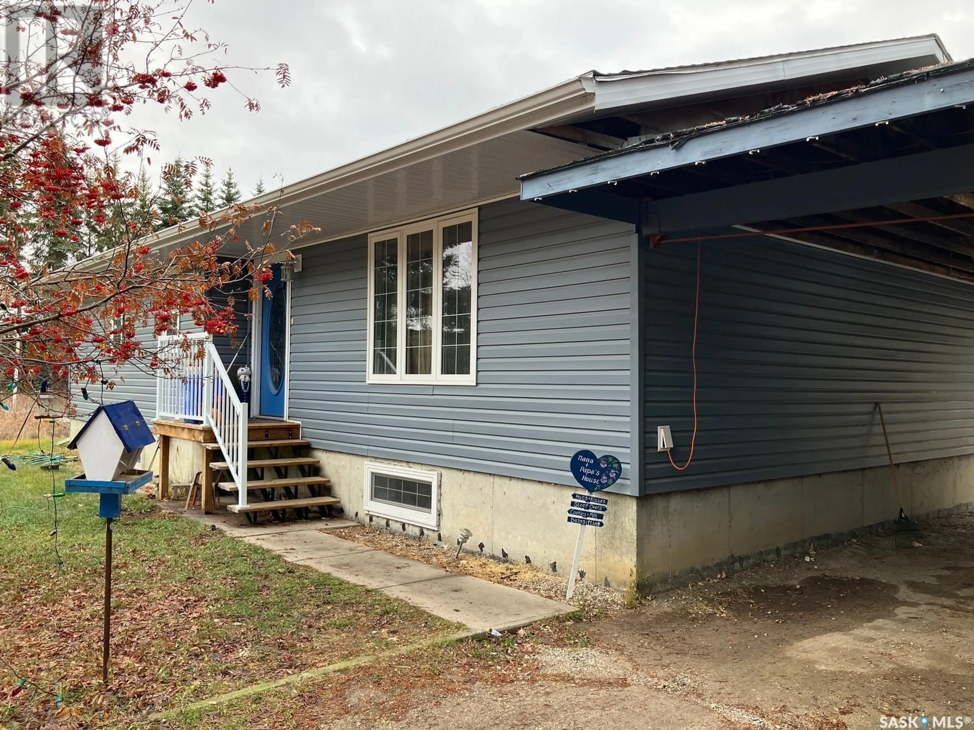 Frontside or backside of a home, the front or back of building for 606 Alfred STREET, Nipawin Rm No. 487 Saskatchewan S0E1E0