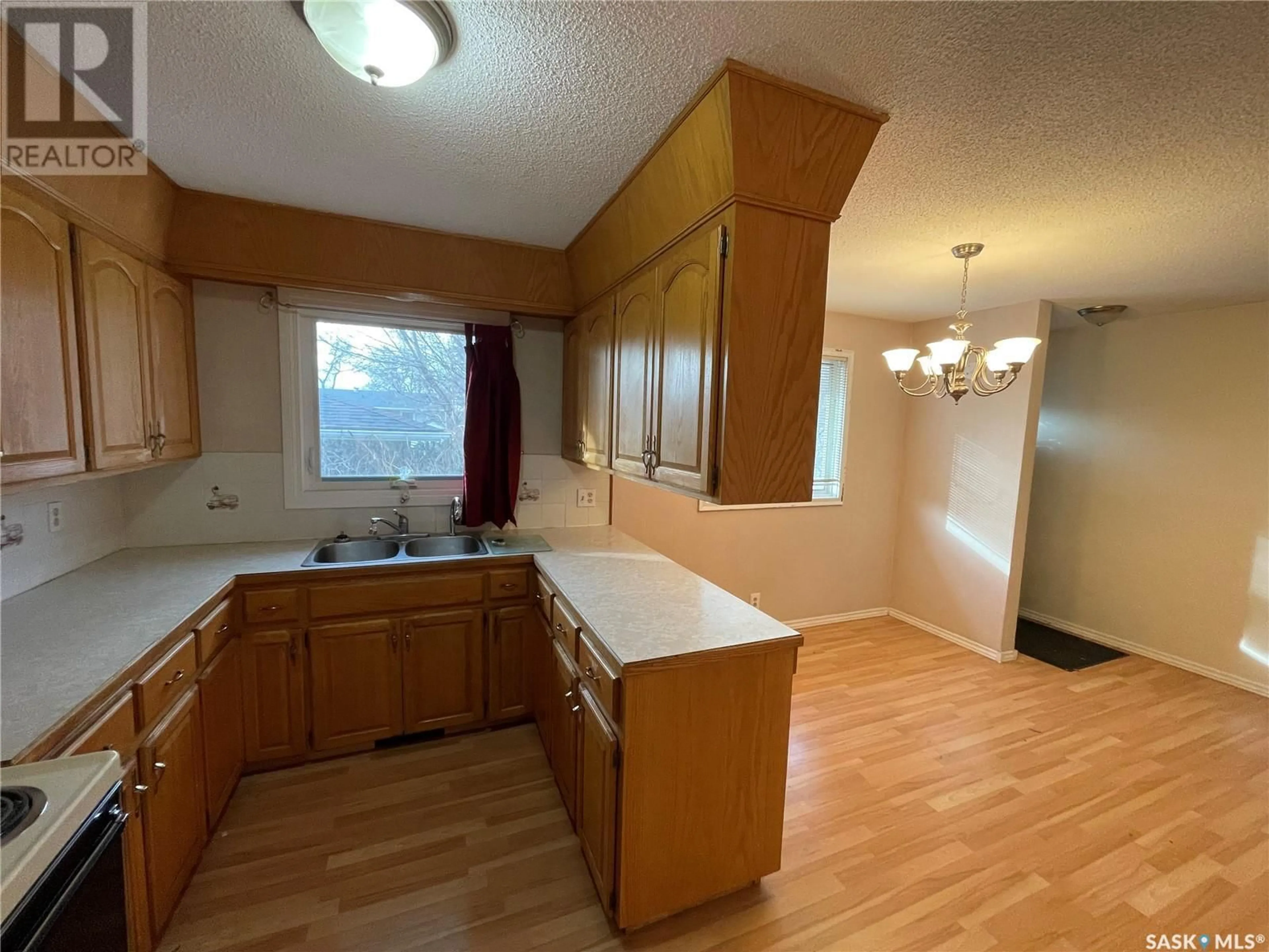 Kitchen, wood floors, cottage for 30 IRVIN CRESCENT, Regina Saskatchewan S4R5L2