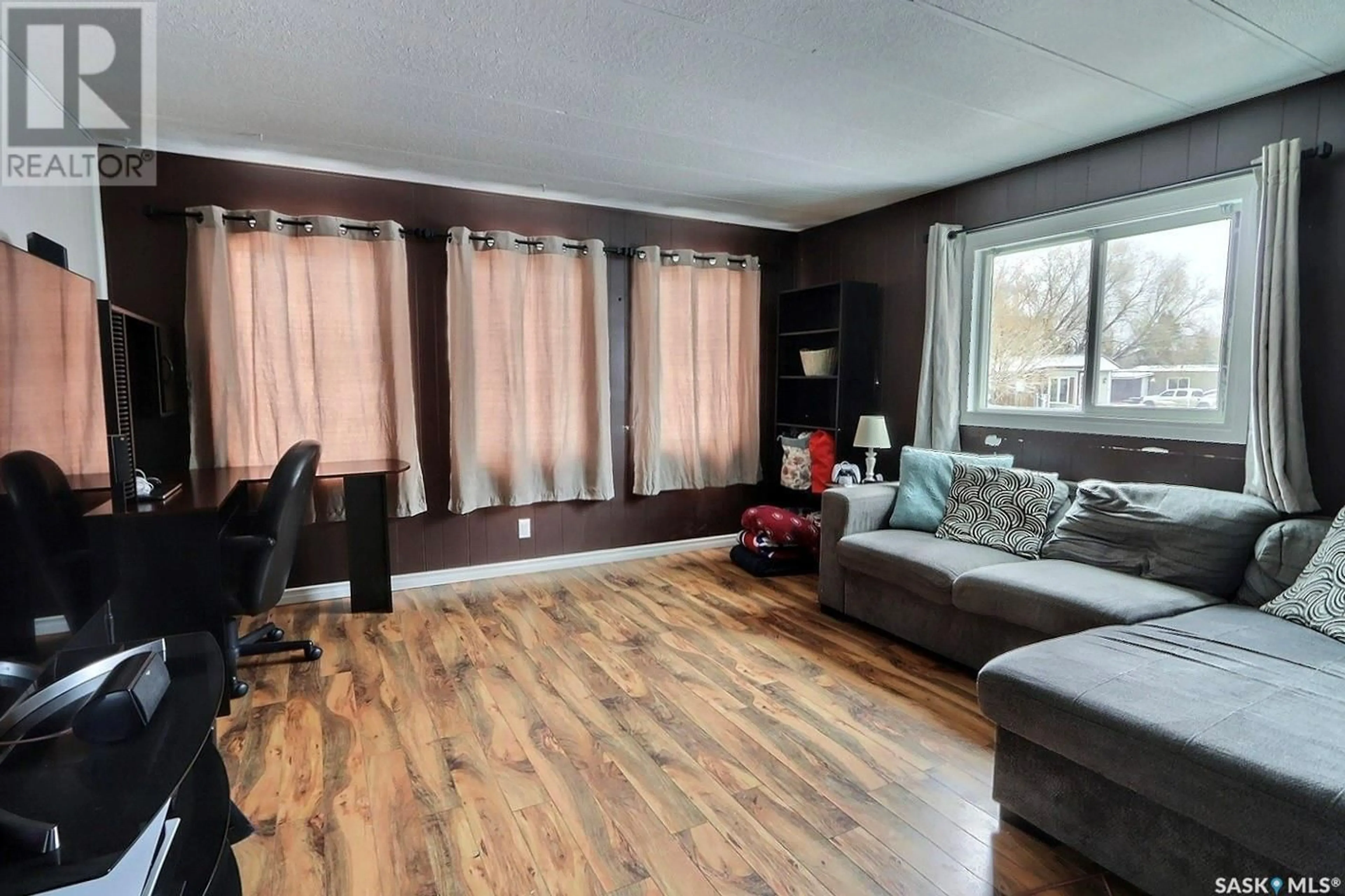 Living room, wood floors for 61 Eastview Trailer COURT, Prince Albert Saskatchewan S6V5P9