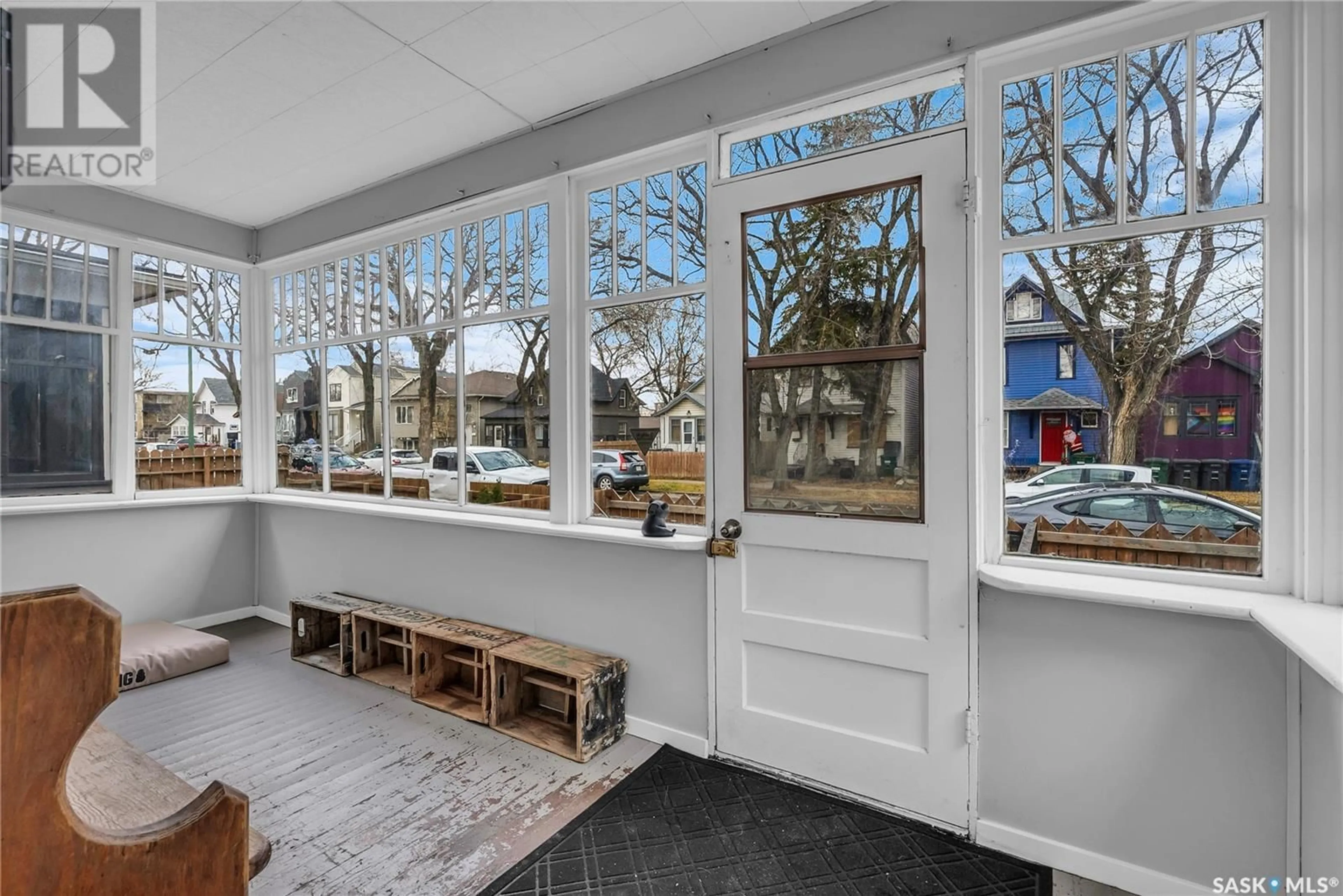 Indoor entryway, wood floors for 423 D AVENUE S, Saskatoon Saskatchewan S7M1R4