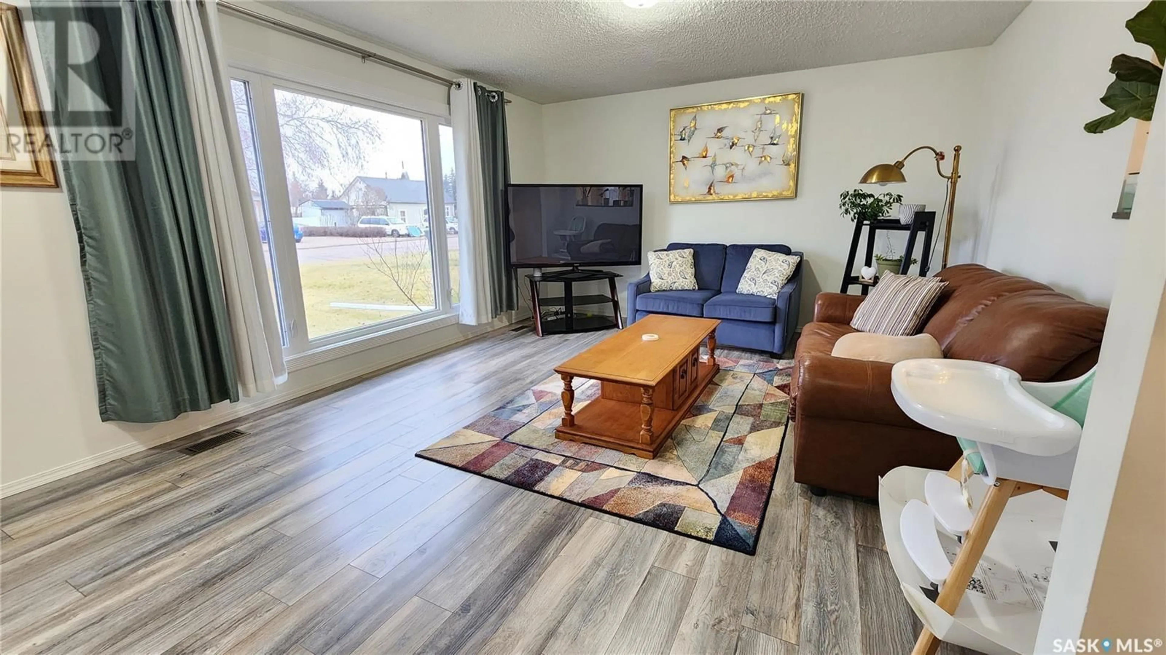 Living room, carpet floors for 121 19th STREET, Battleford Saskatchewan S0M0E0