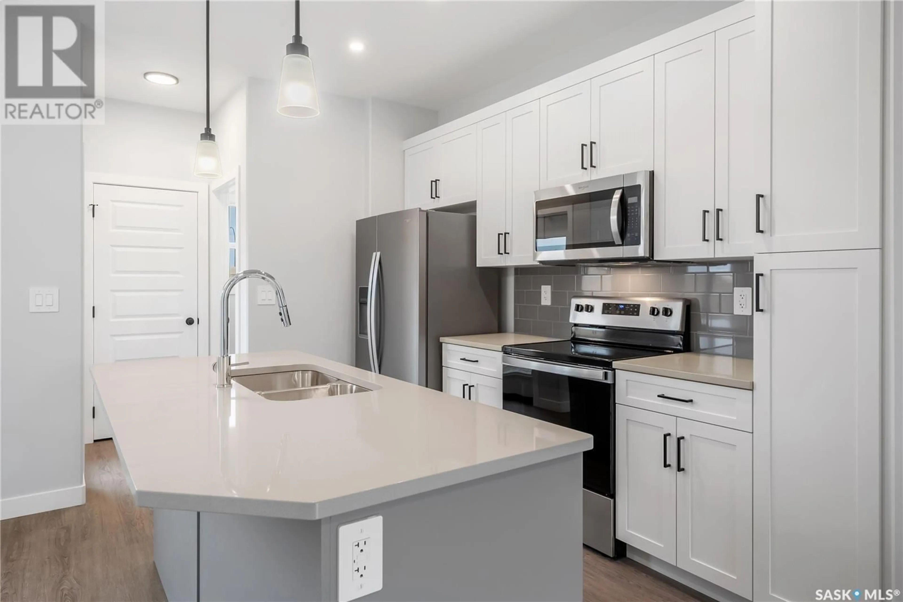 Open concept kitchen for 175 Kostiuk CRESCENT, Saskatoon Saskatchewan S7W0L8