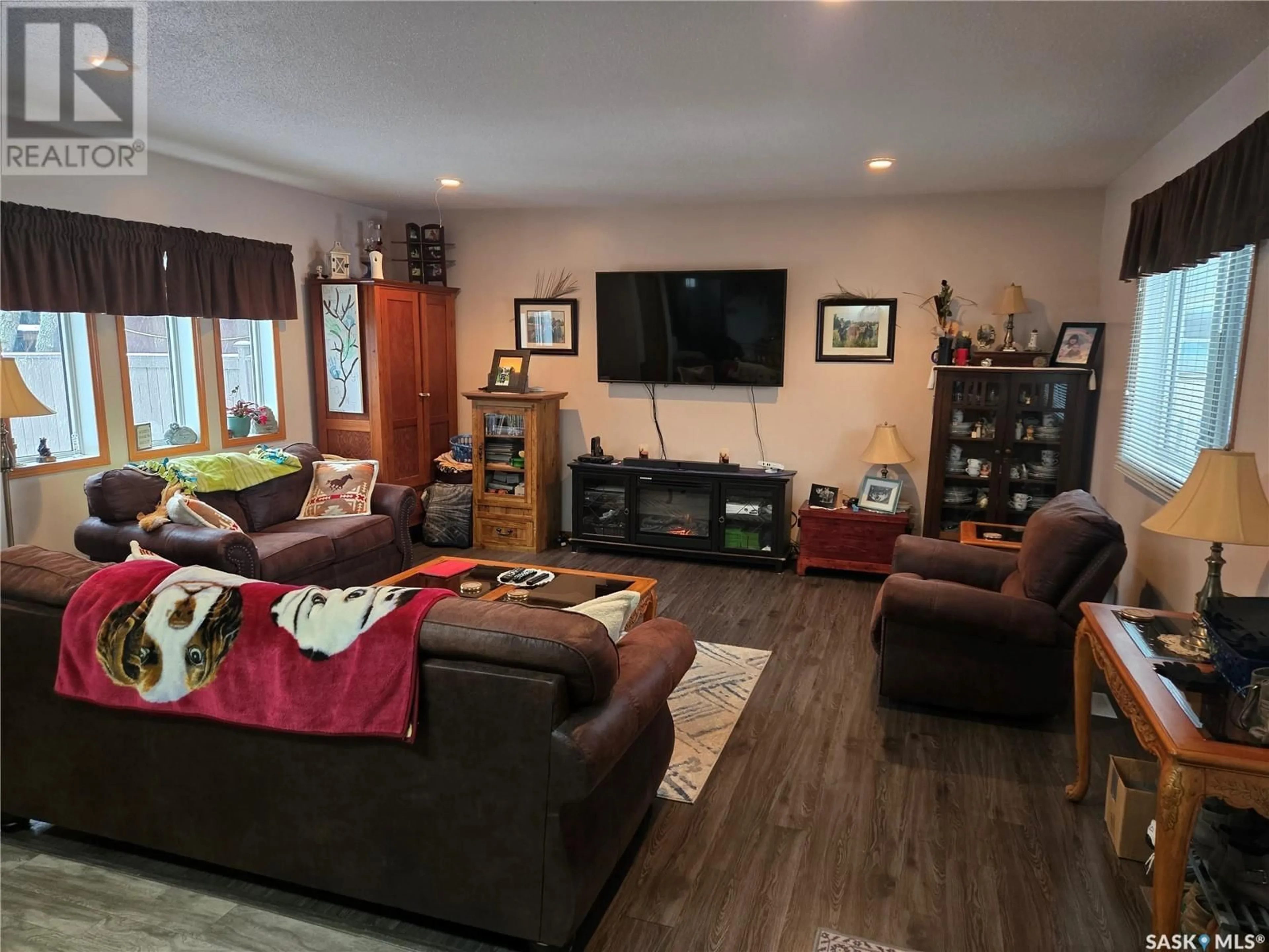 Living room, wood floors for 358 Prince Edward STREET, Melville Saskatchewan S0A2P0