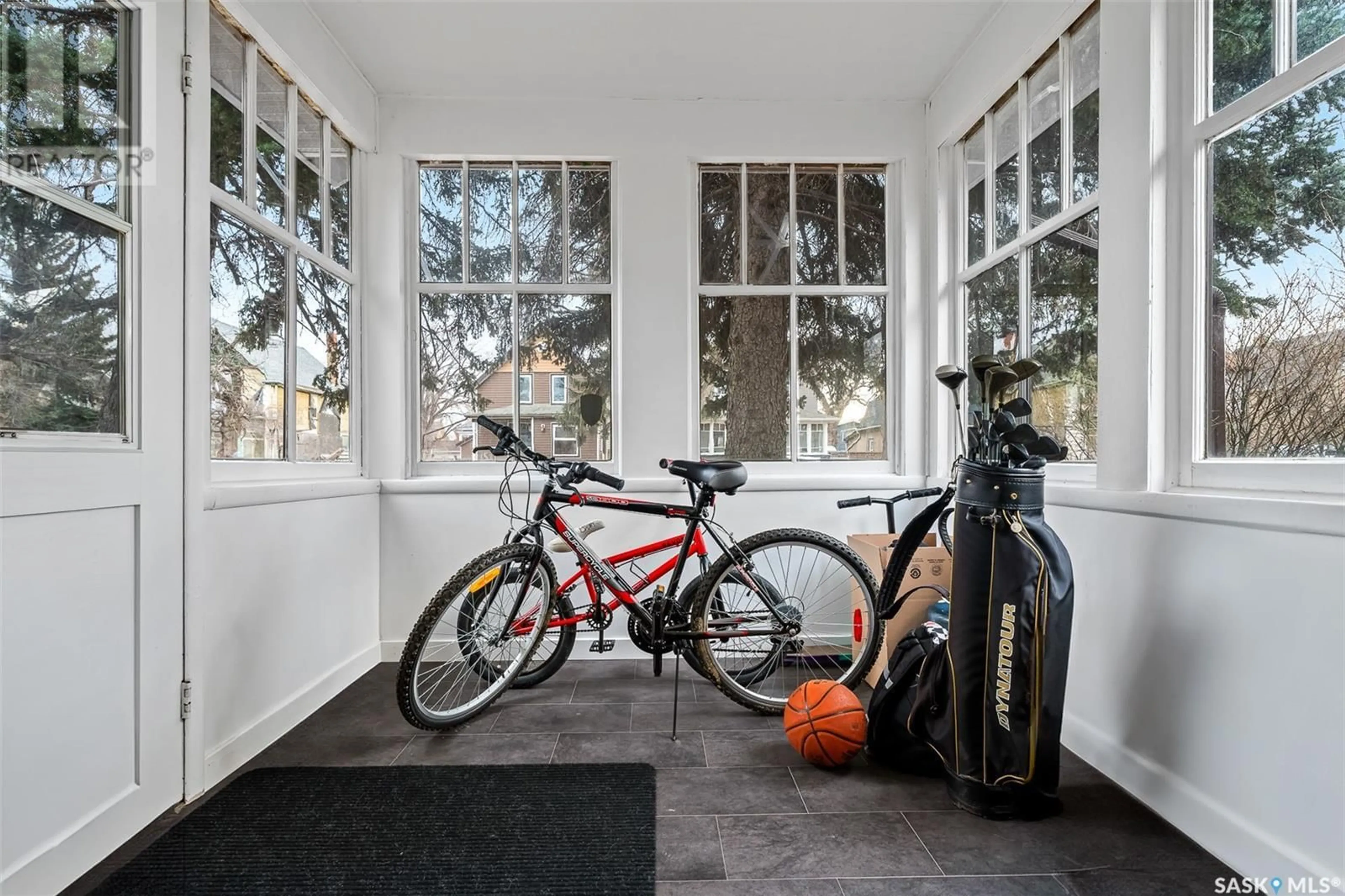 Indoor garage, wood floors for 450 Stadacona STREET W, Moose Jaw Saskatchewan S6H1Z7