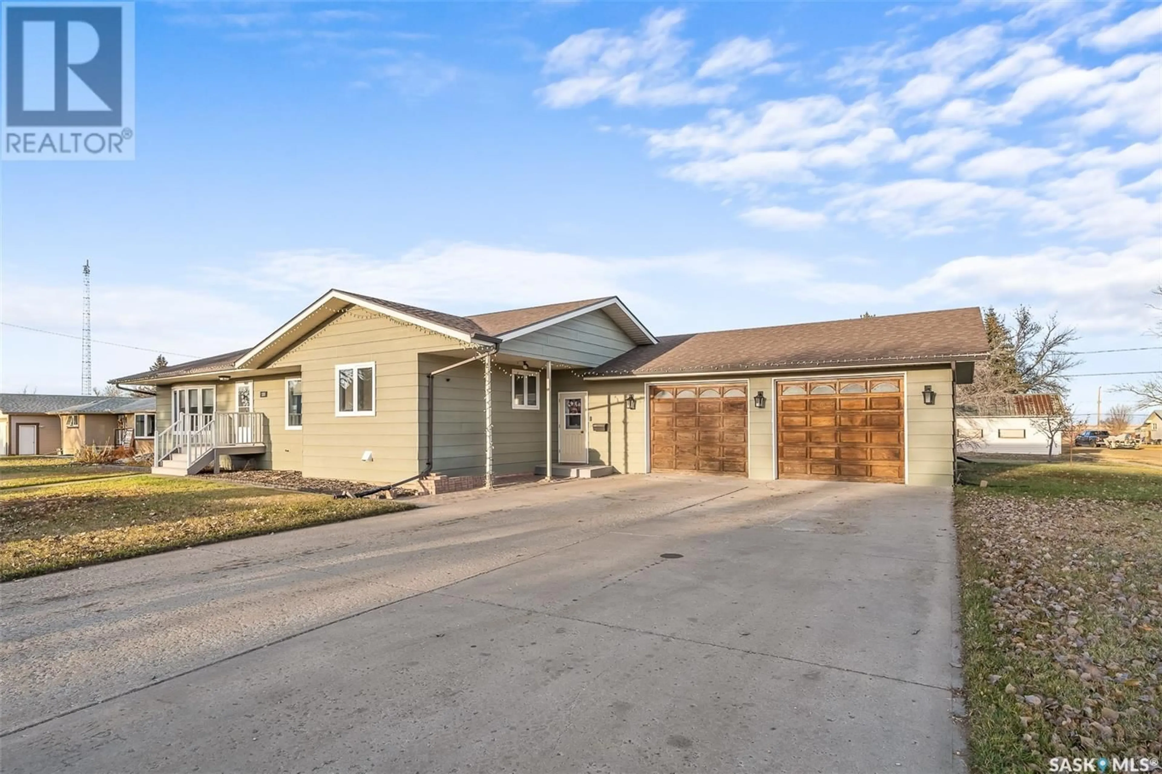 Frontside or backside of a home, the street view for 200 Prairie AVENUE, Briercrest Saskatchewan S0H0K0