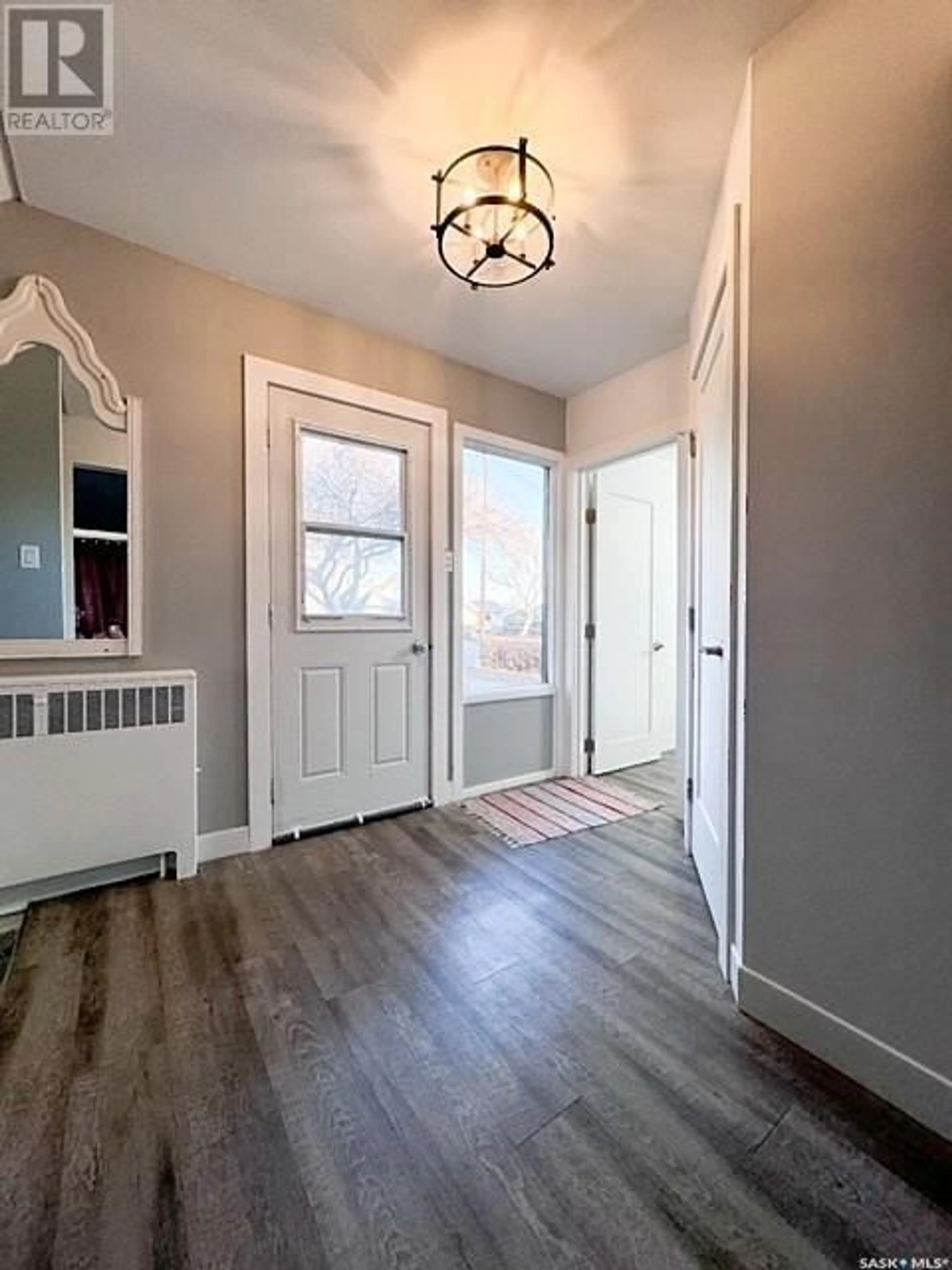 Indoor entryway for 491 2ND AVENUE, Swift Current Saskatchewan S9H3J7