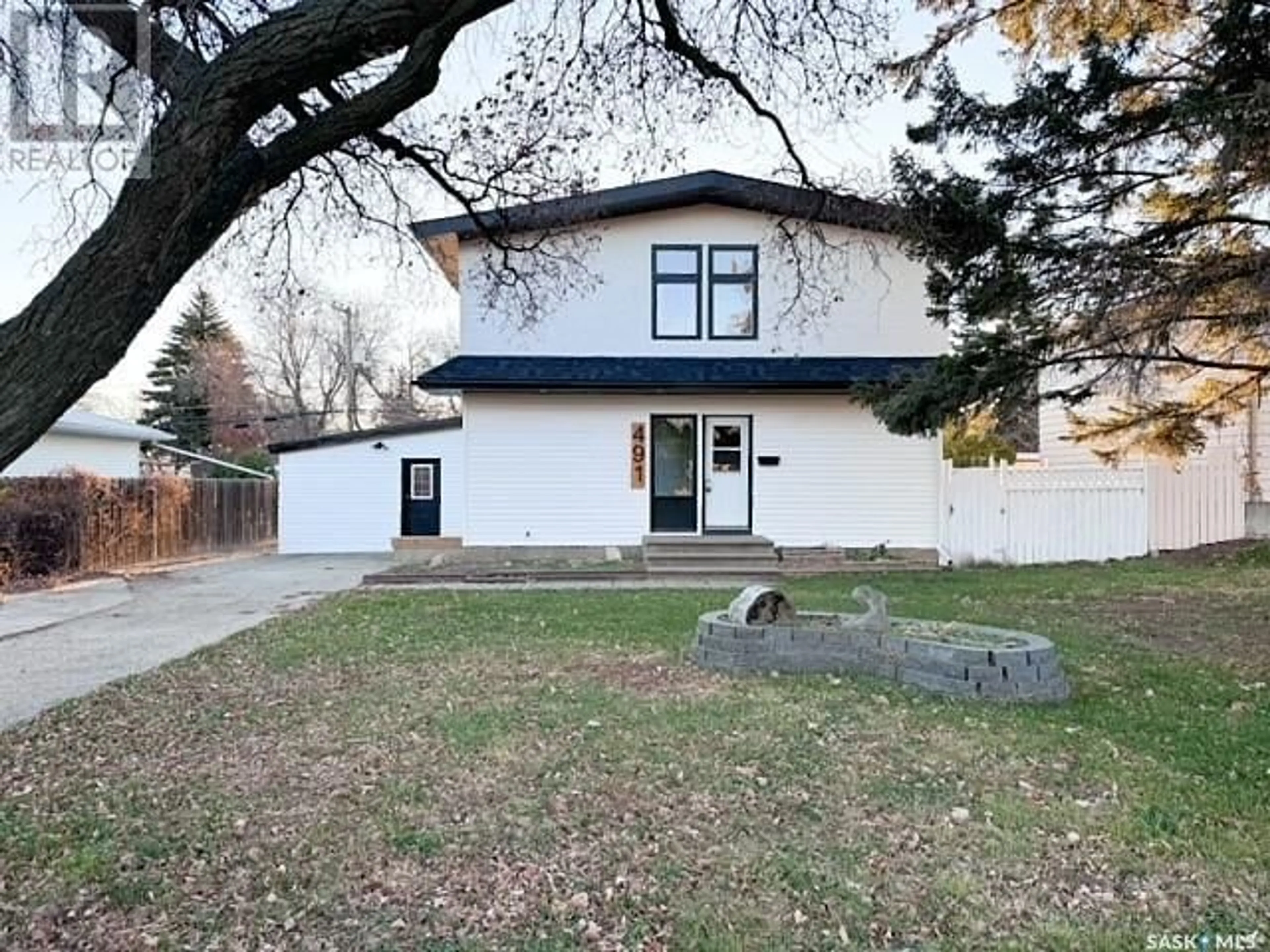 Frontside or backside of a home, cottage for 491 2nd AVENUE SE, Swift Current Saskatchewan S9H3J7