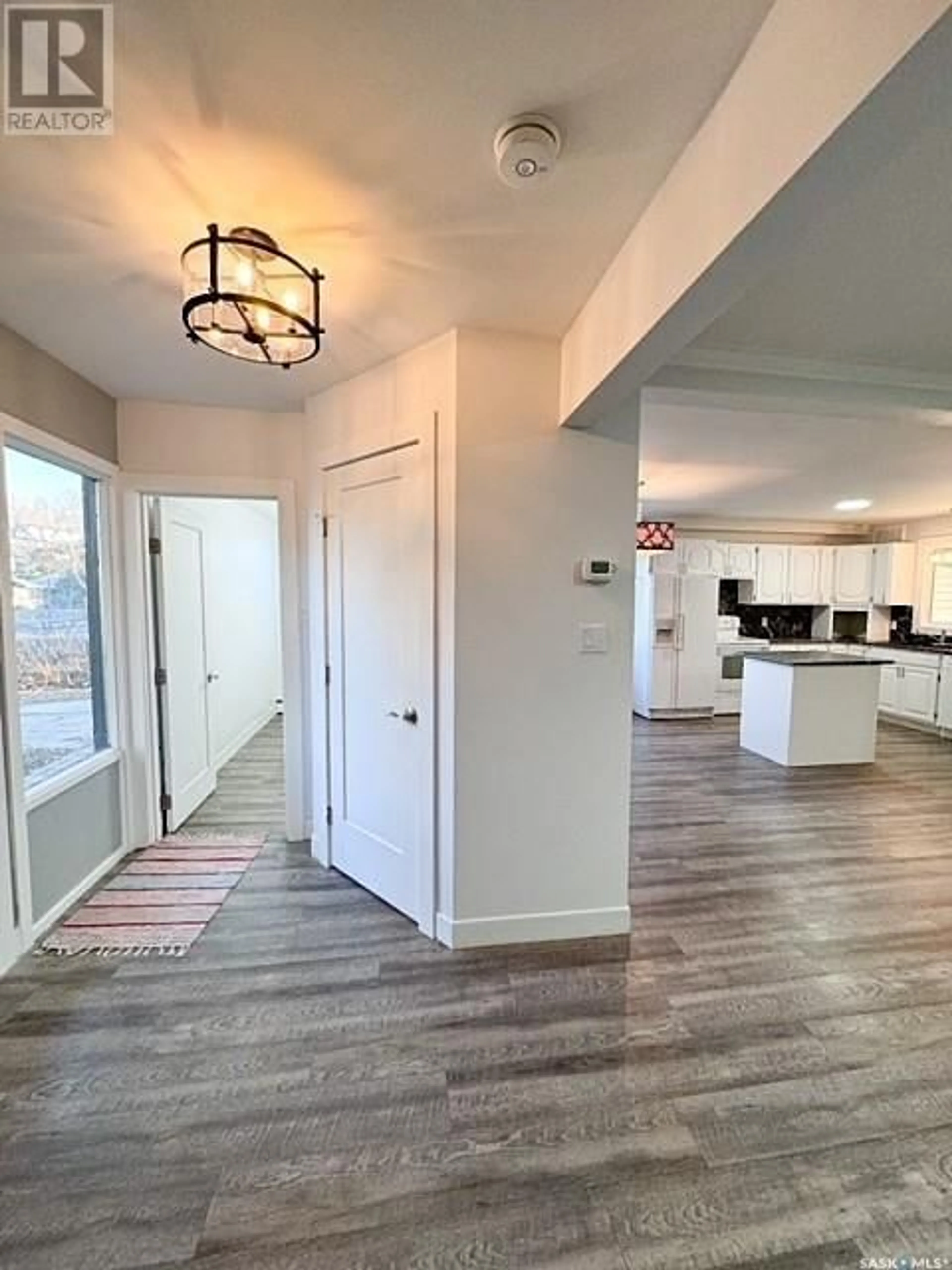 Indoor entryway, wood floors for 491 2nd AVENUE SE, Swift Current Saskatchewan S9H3J7