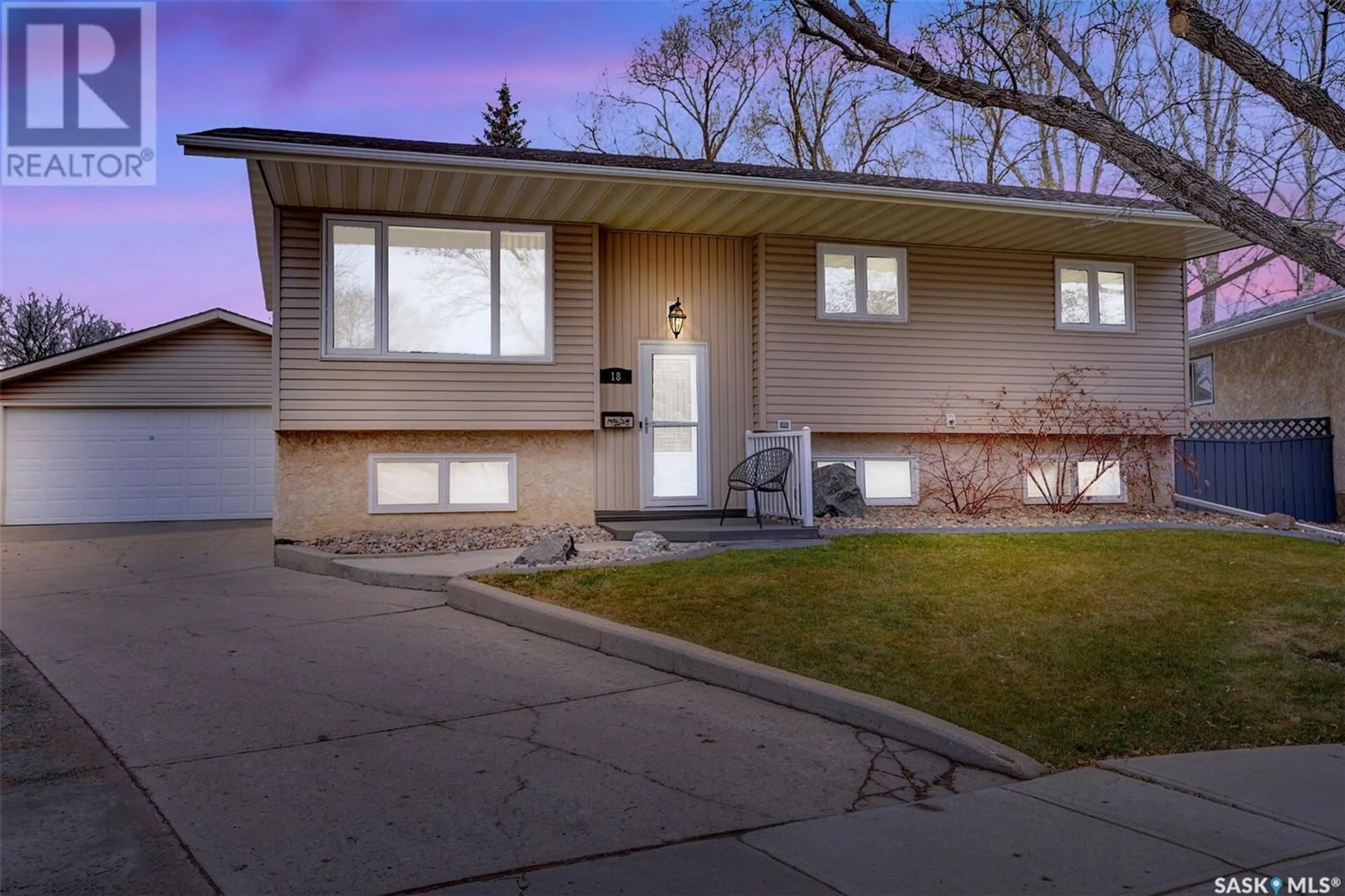 Frontside or backside of a home, the street view for 18 Bligh BAY, Regina Saskatchewan S4X1R4