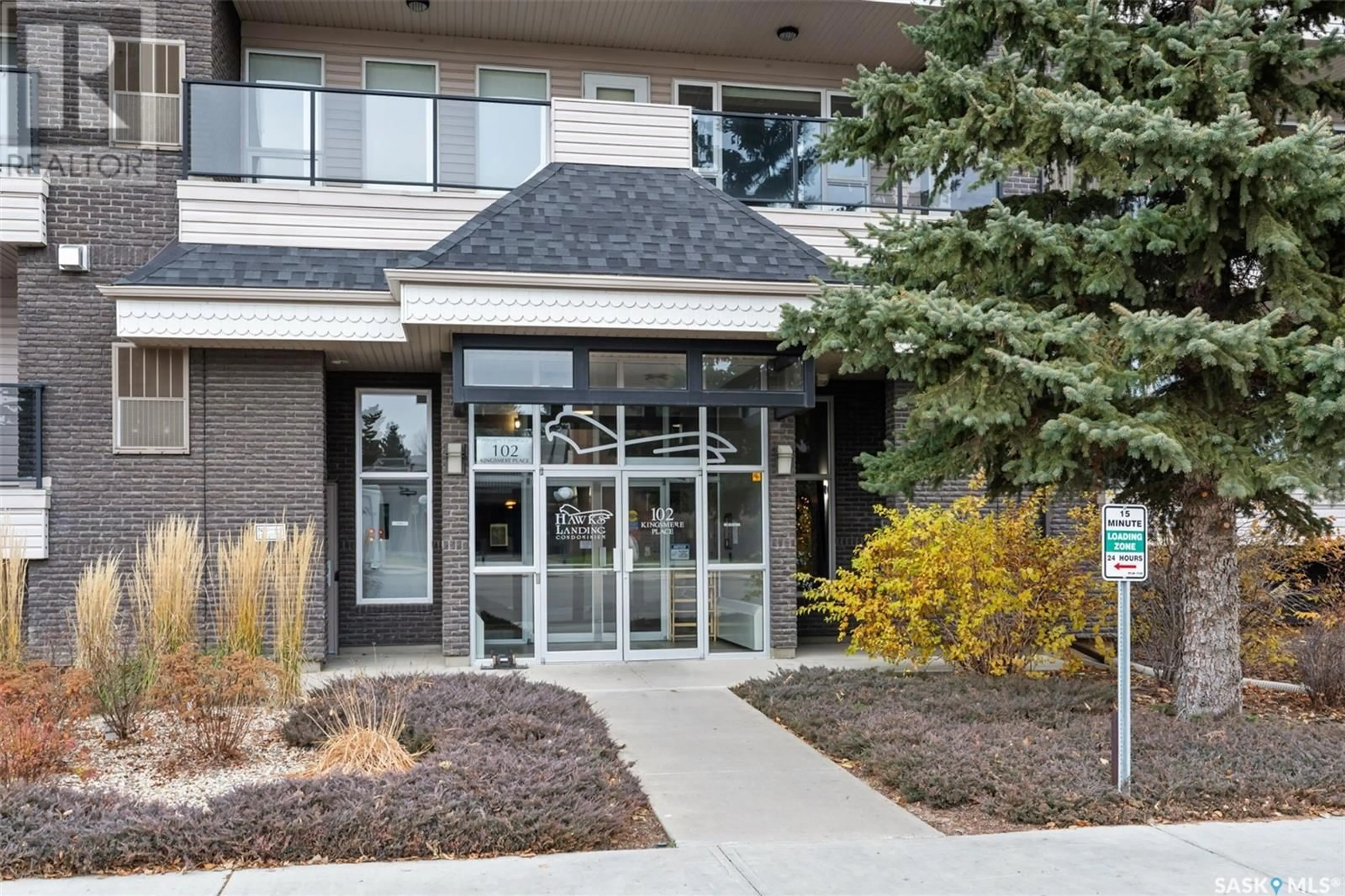 Indoor foyer for 203 102 Kingsmere PLACE, Saskatoon Saskatchewan S7J2K3