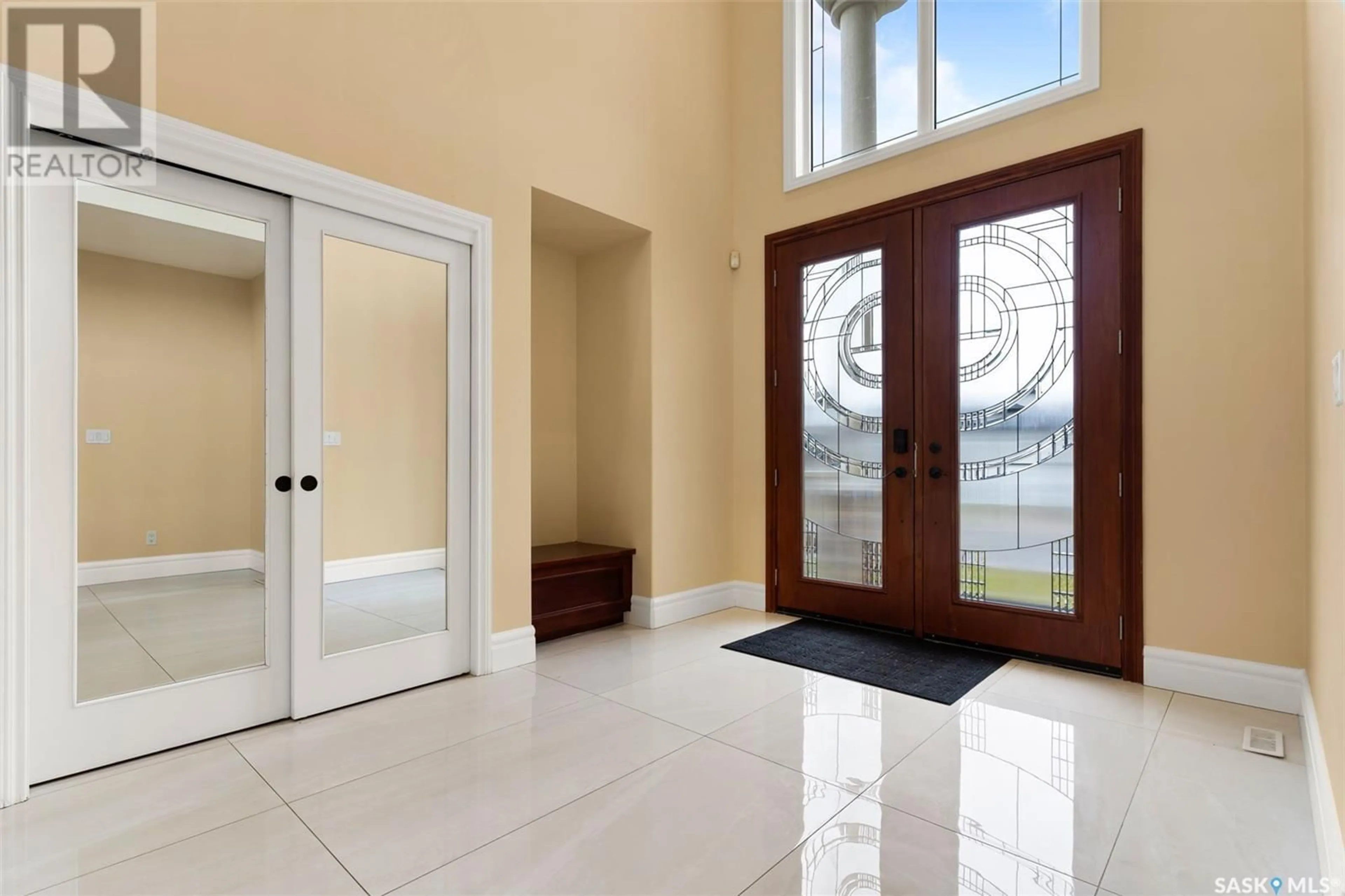 Indoor entryway, wood floors for 4622 Malcolm DRIVE, Regina Saskatchewan S4W0B5