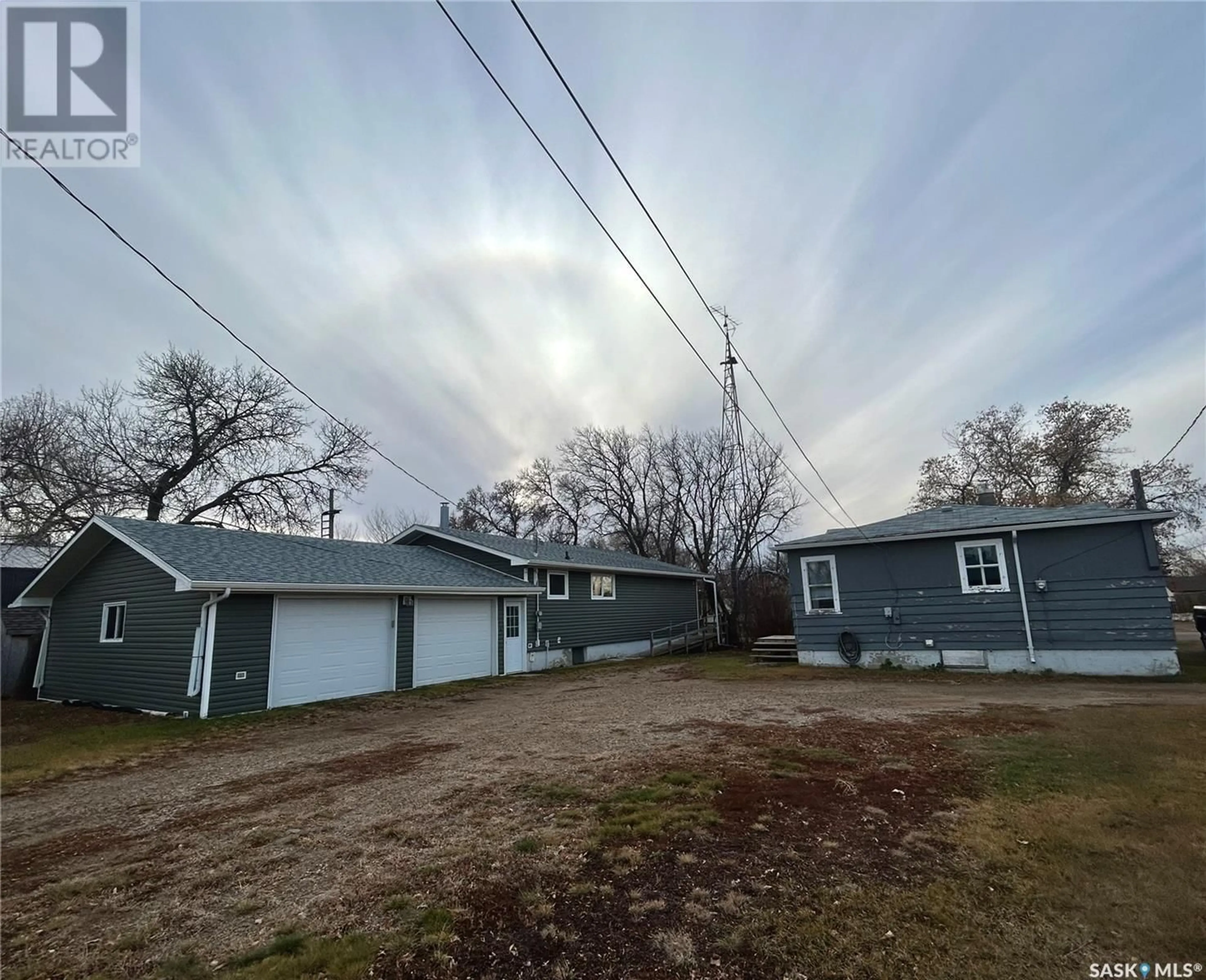 Frontside or backside of a home, the street view for 421 Taylor STREET, Bienfait Saskatchewan S0C0M0