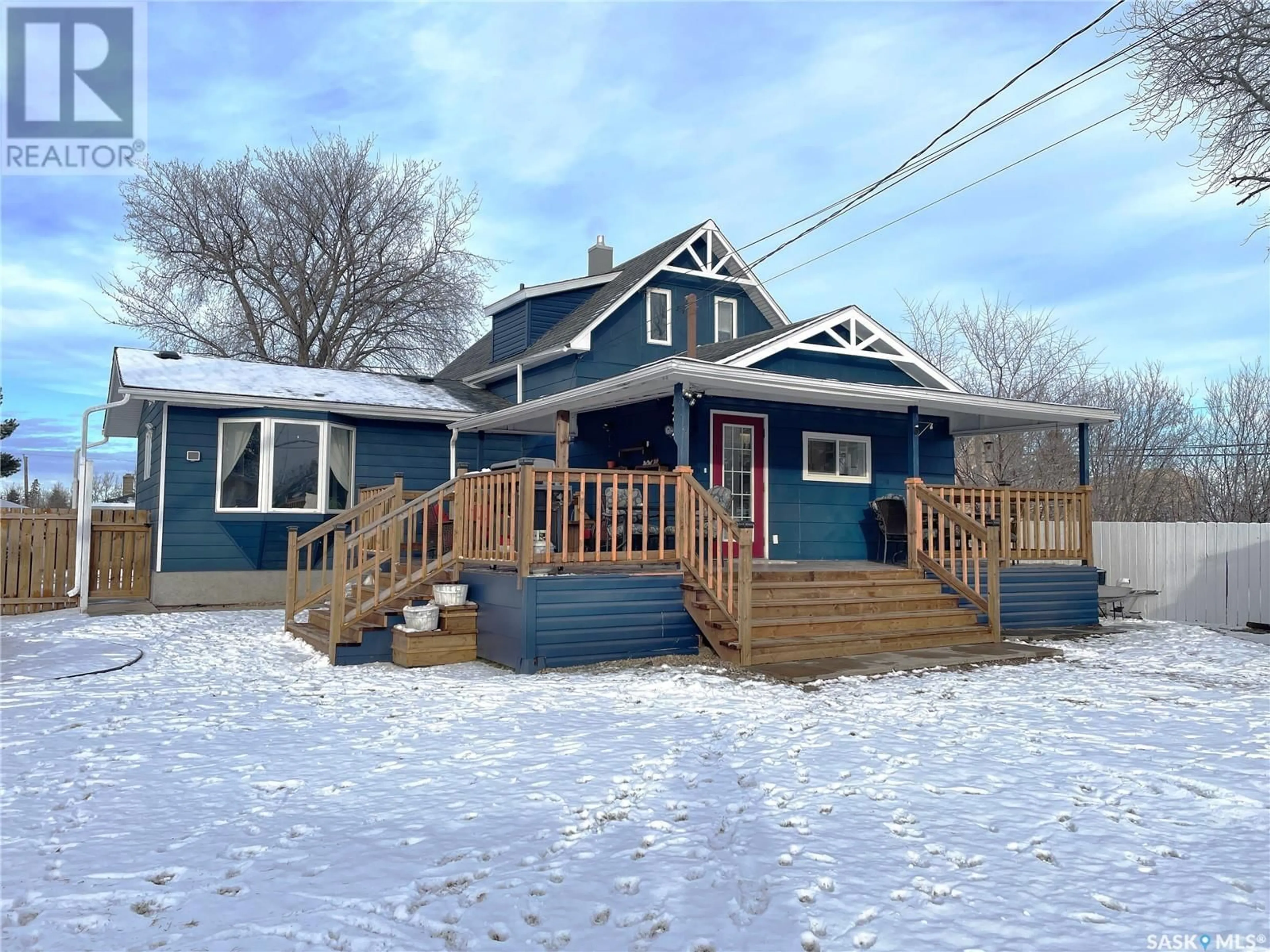 Frontside or backside of a home, cottage for 809 14th STREET W, Prince Albert Saskatchewan S6V3M3