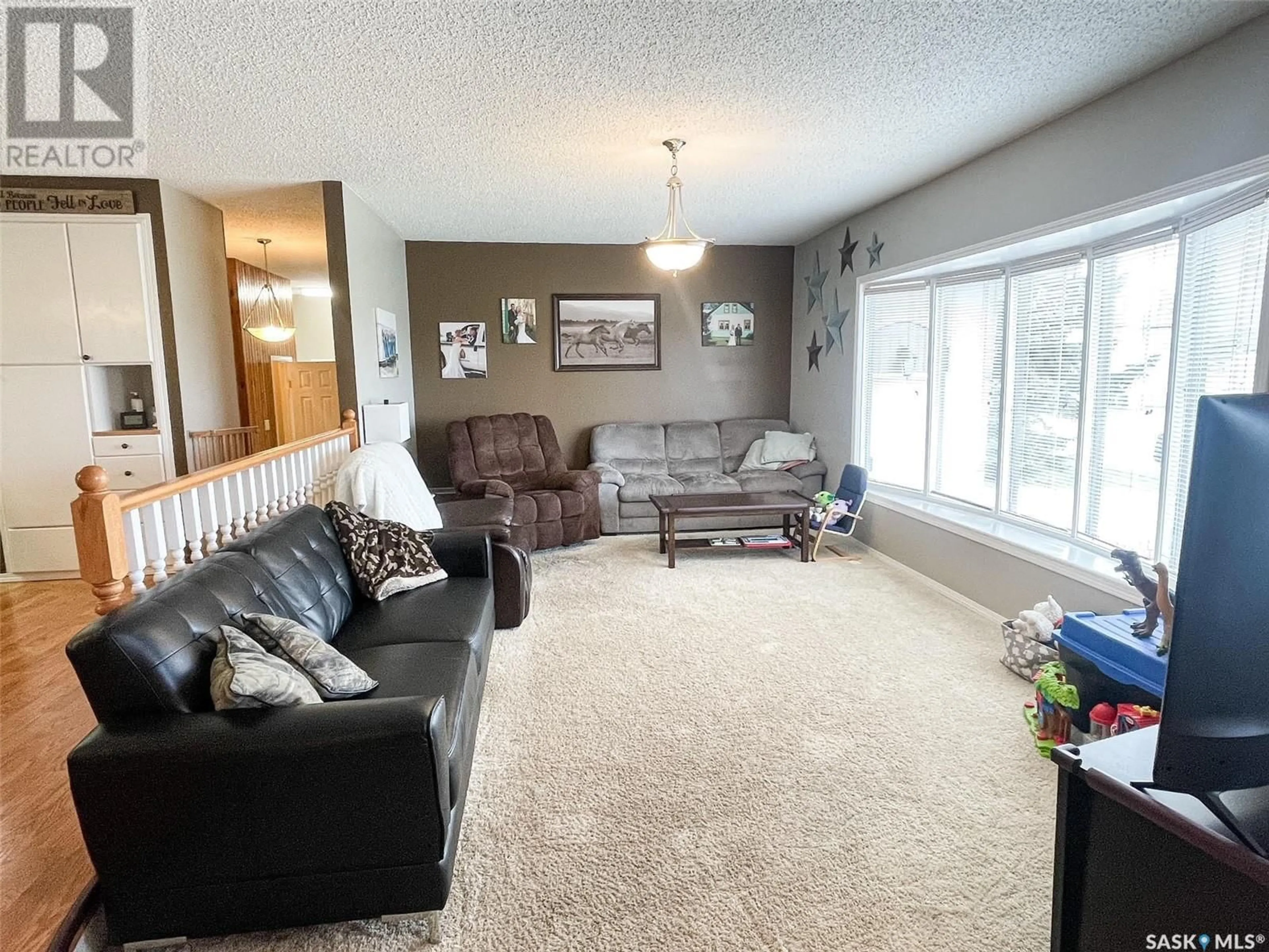 Living room, wood floors for 419 7th STREET W, Meadow Lake Saskatchewan S9X1A4