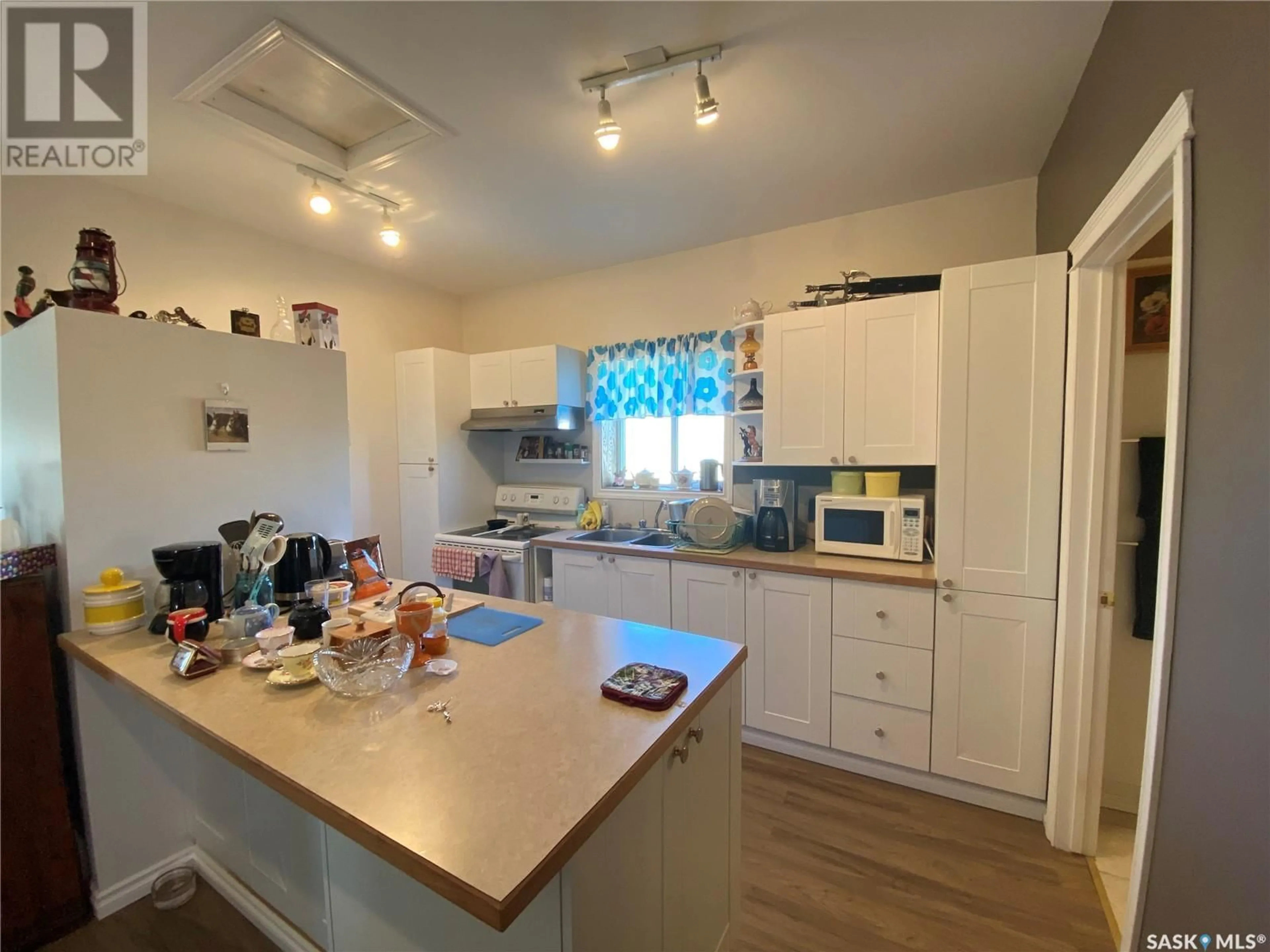 Standard kitchen, cottage for 1403 Centre STREET, Cadillac Saskatchewan S0N0K0