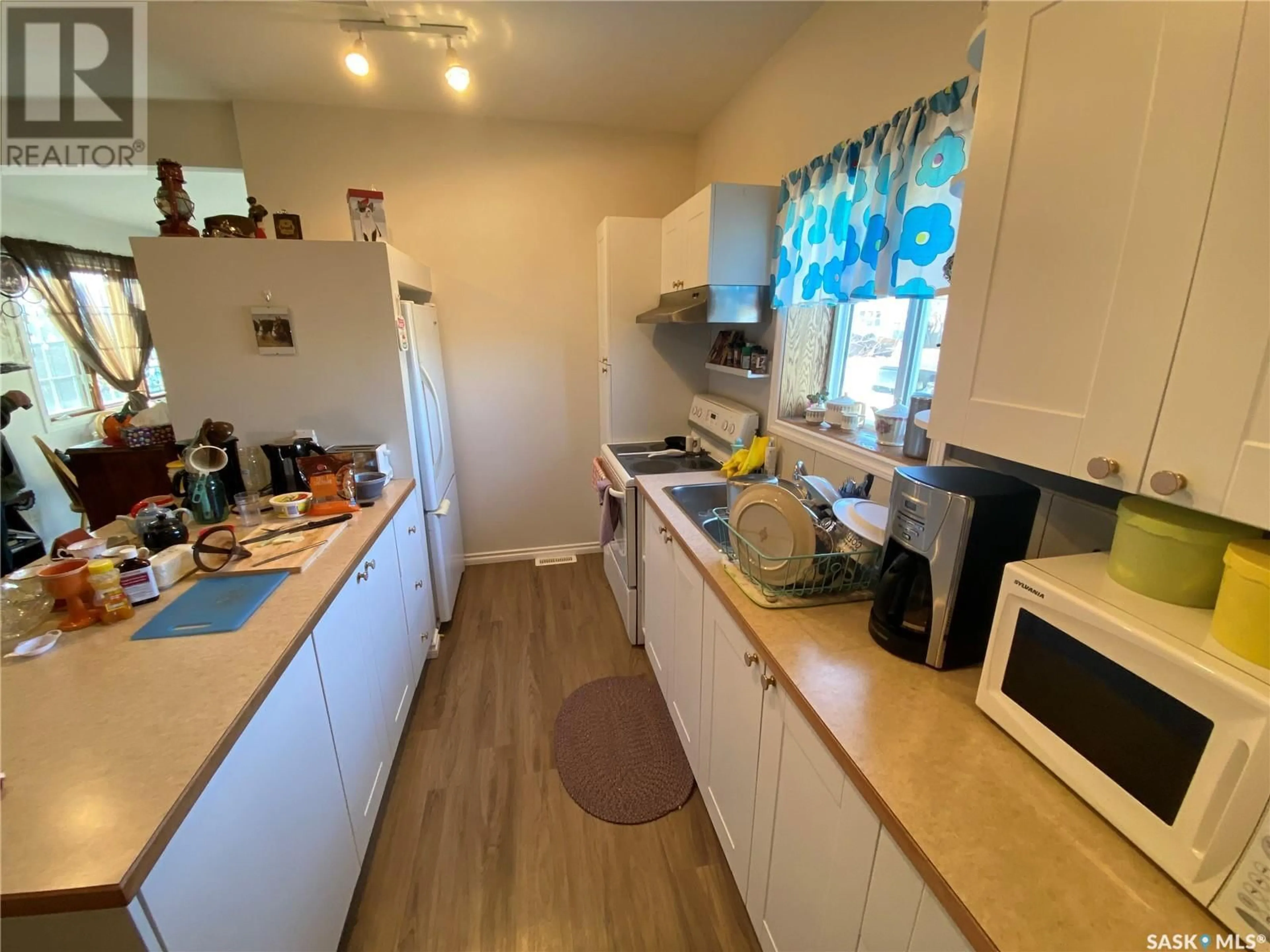 Standard kitchen, not visible floor, cottage for 1403 Centre STREET, Cadillac Saskatchewan S0N0K0