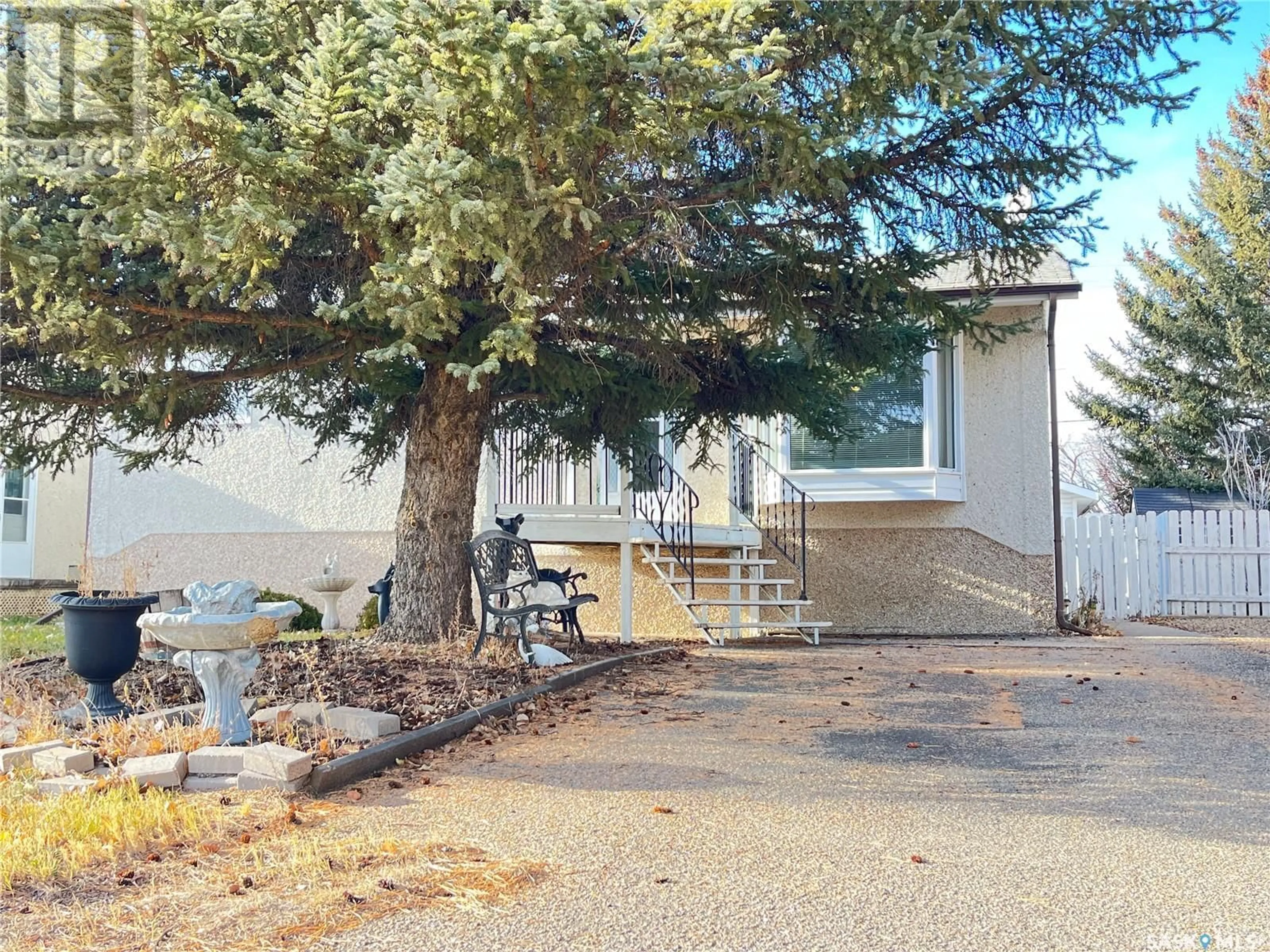 Frontside or backside of a home, the street view for 109 Griffin STREET, Maple Creek Saskatchewan S0N1N0