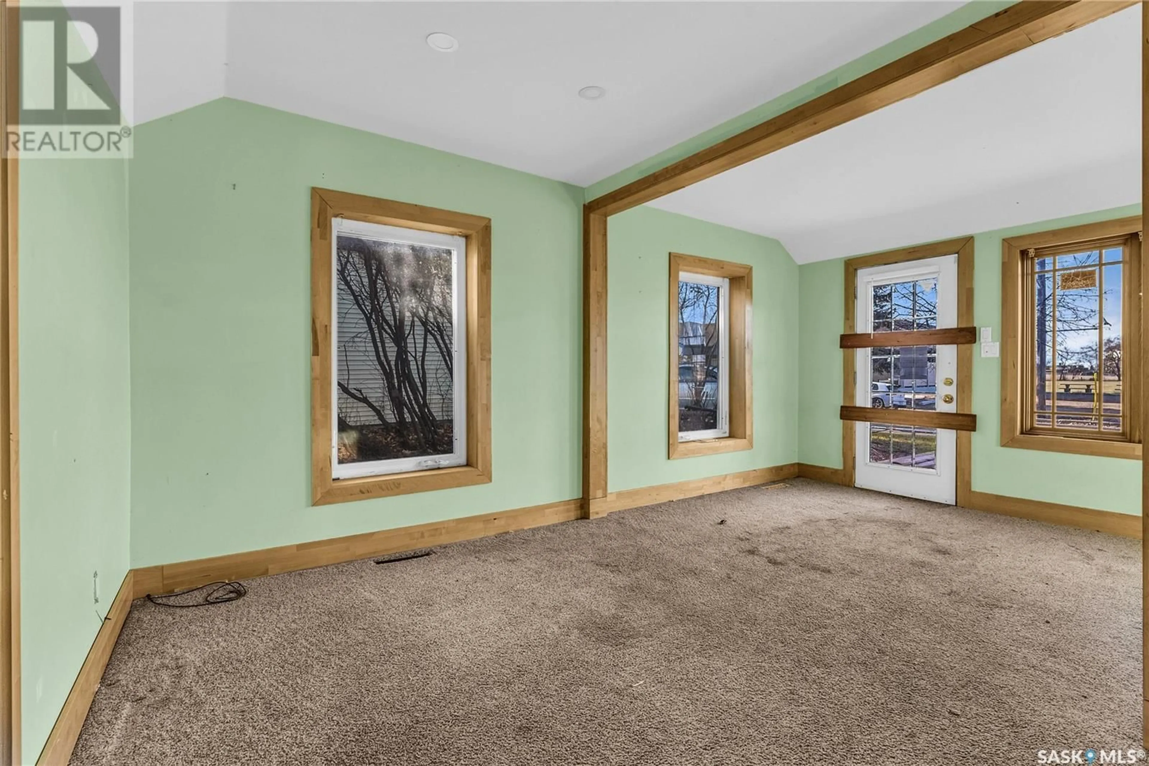 A pic of a room, carpet floors for 1525 Kilburn AVENUE, Saskatoon Saskatchewan S7M0K1