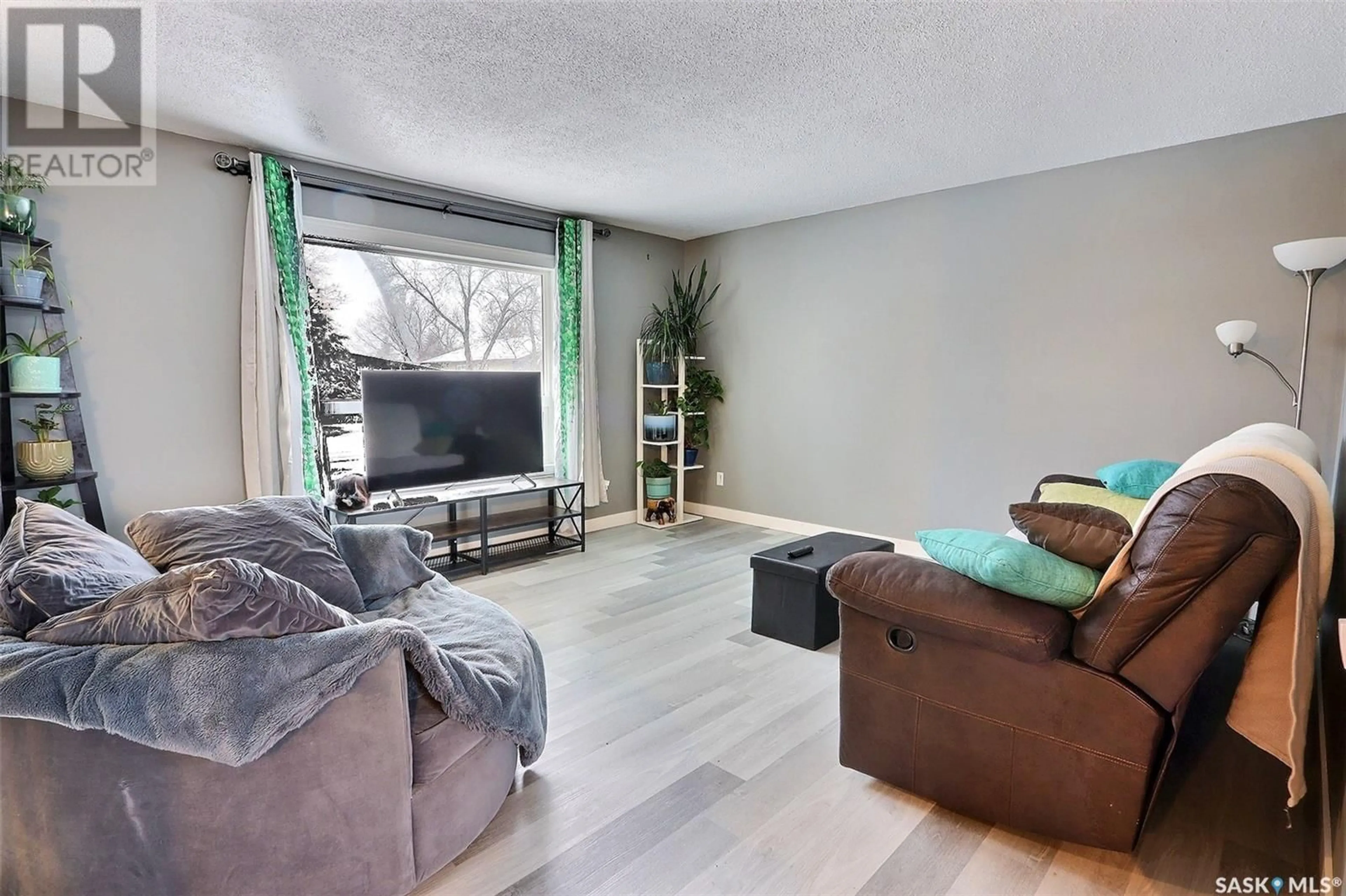 Living room, wood floors for 429 28th STREET E, Prince Albert Saskatchewan S6V1X6