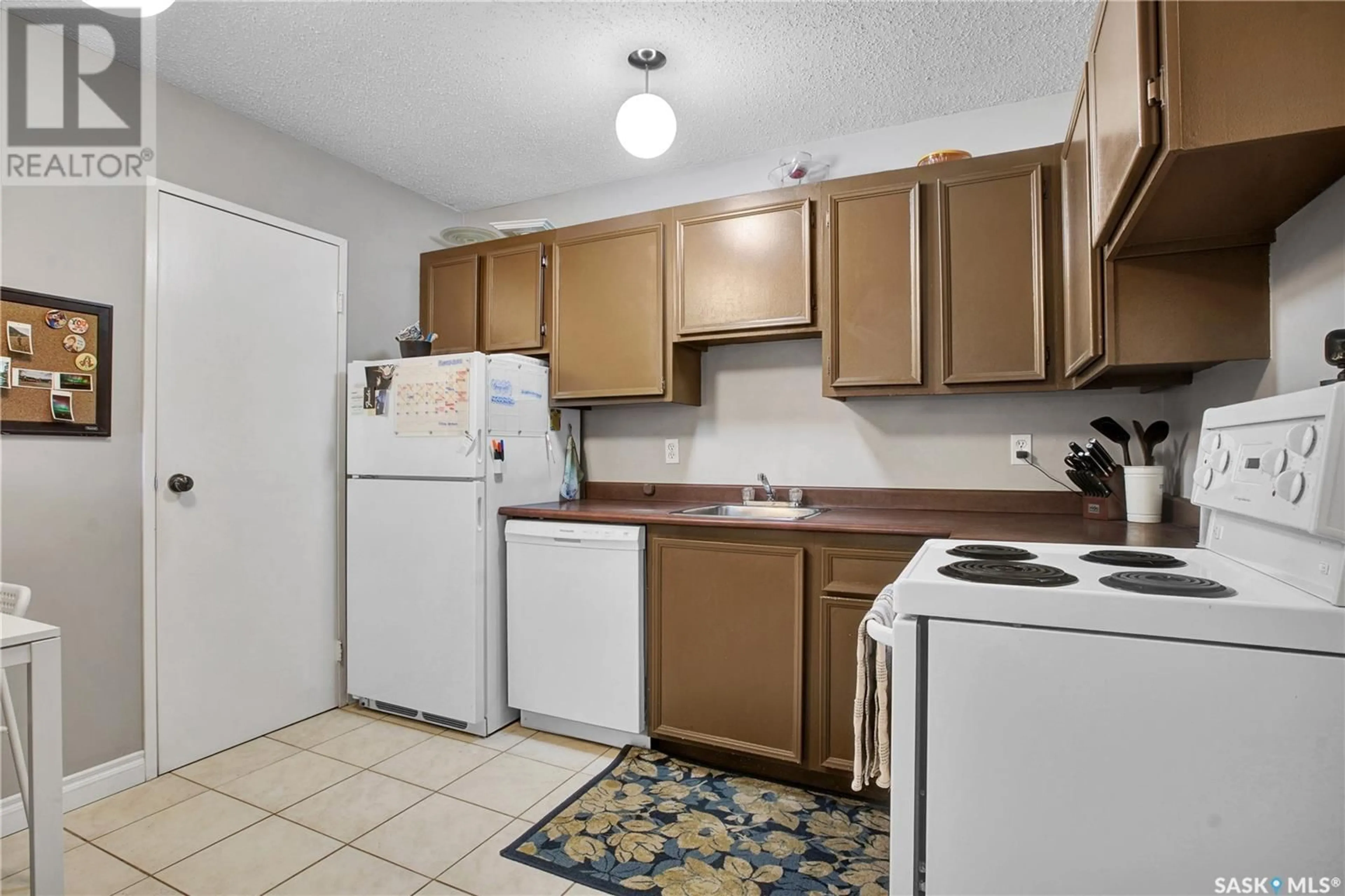 Standard kitchen, unknown floor, cottage for 106 139 St Lawrence COURT, Saskatoon Saskatchewan S7K4H3