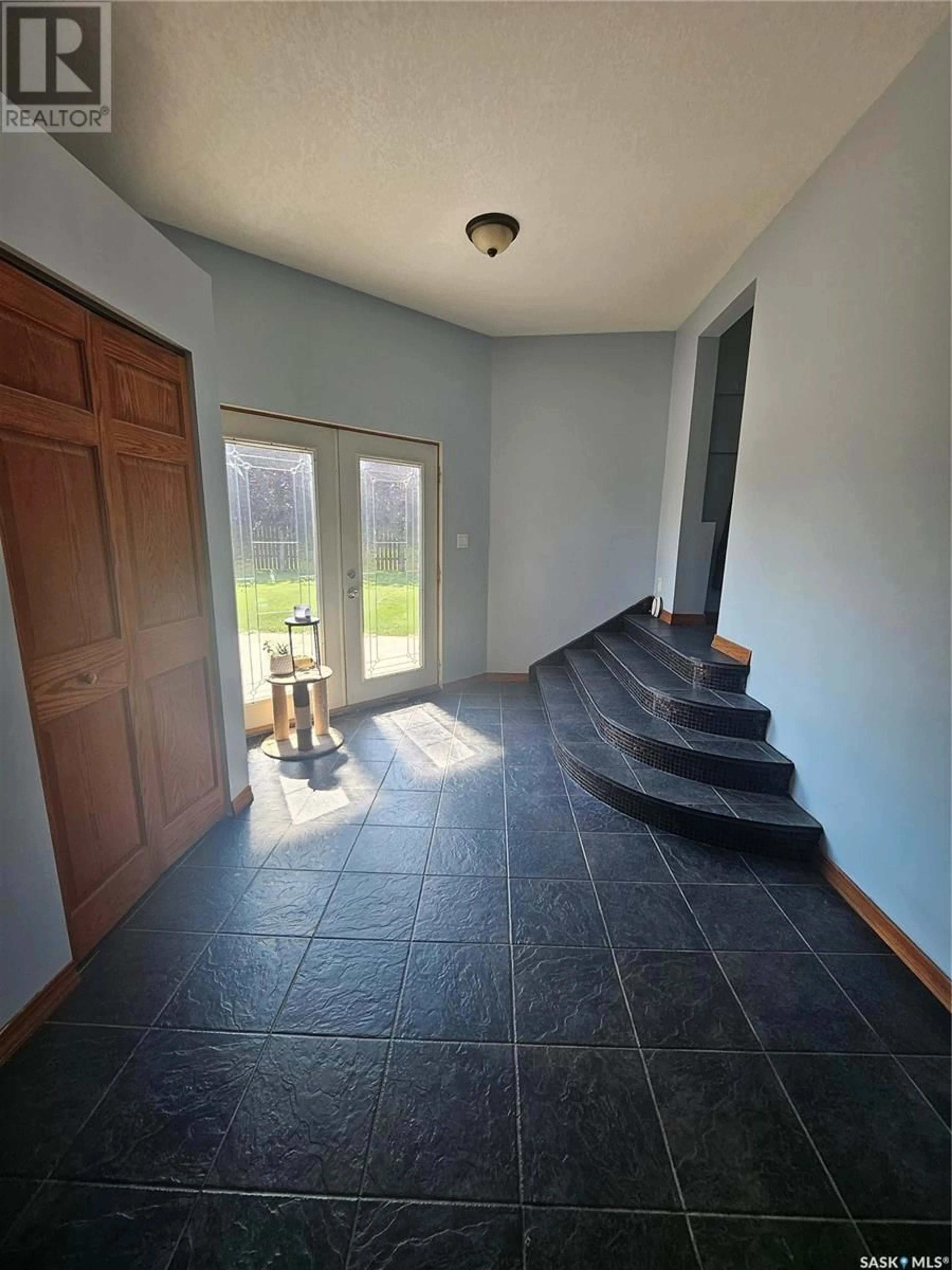 Indoor entryway, cement floor for 406 First AVENUE E, Lampman Saskatchewan S0C1N0