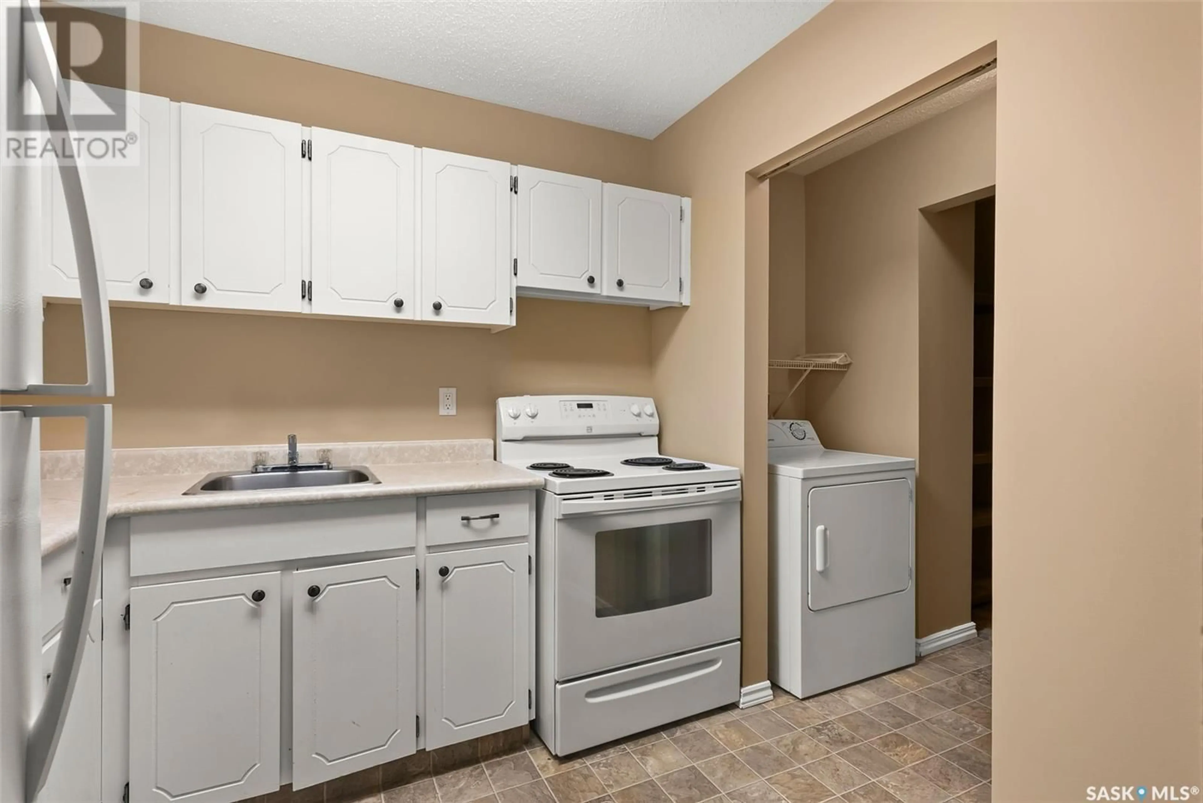 Standard kitchen, unknown floor, cottage for 18B Nollet AVENUE, Regina Saskatchewan S4T7P9