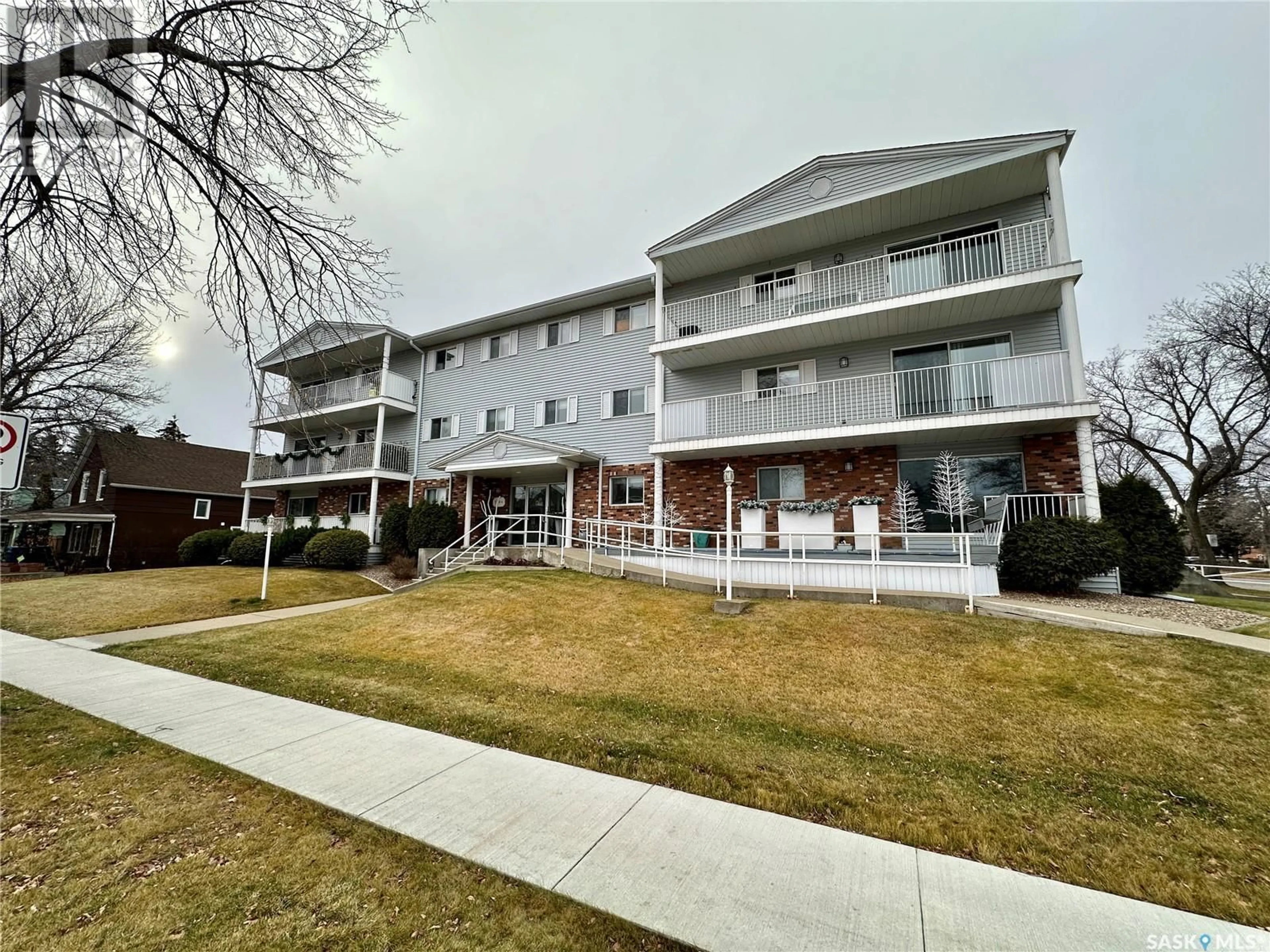 A pic from exterior of the house or condo, the front or back of building for #10 1391 98th STREET W, North Battleford Saskatchewan S9A0M1