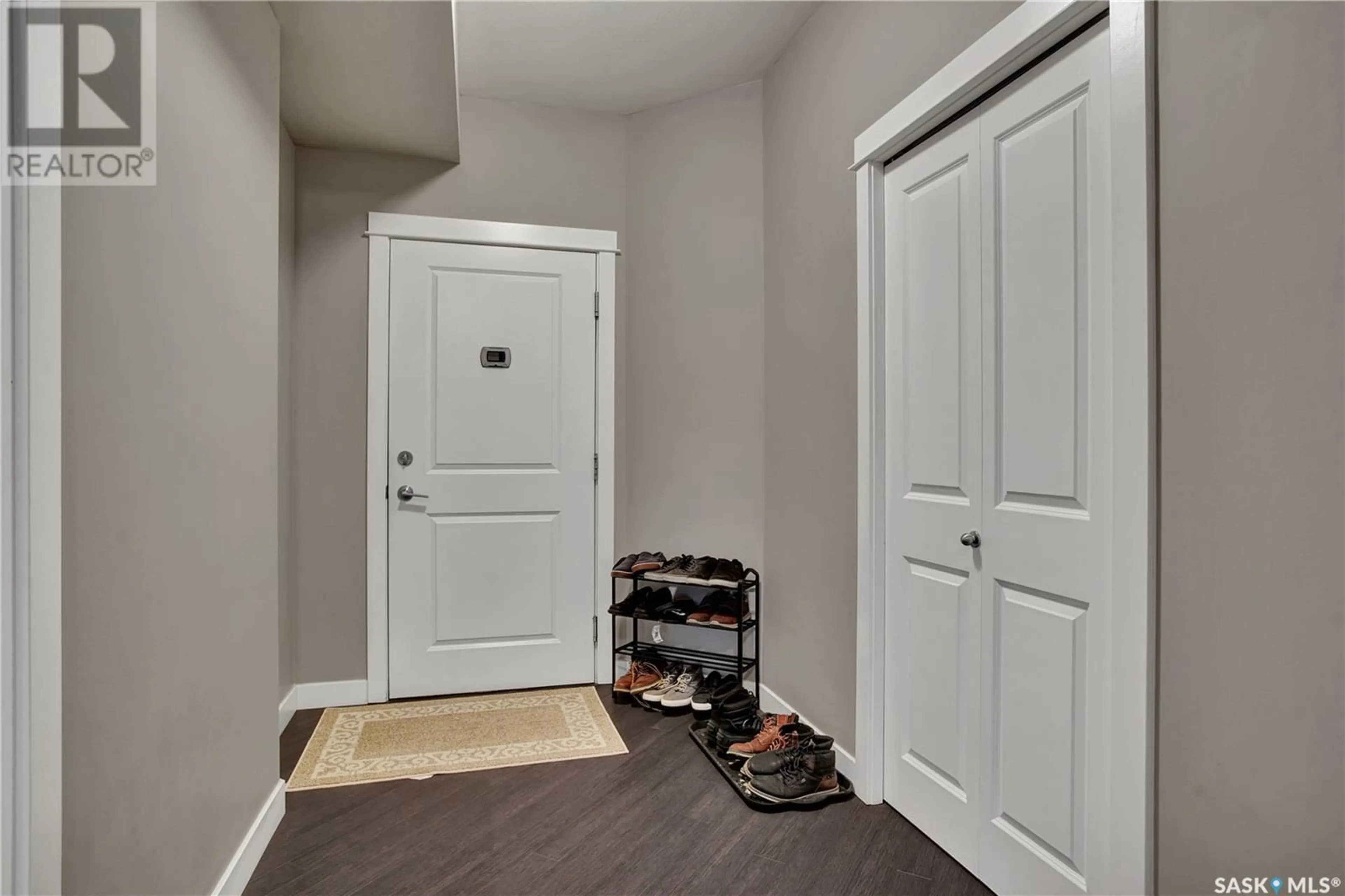 Indoor entryway, wood floors for 309 702 Hart ROAD, Saskatoon Saskatchewan S7M4P4