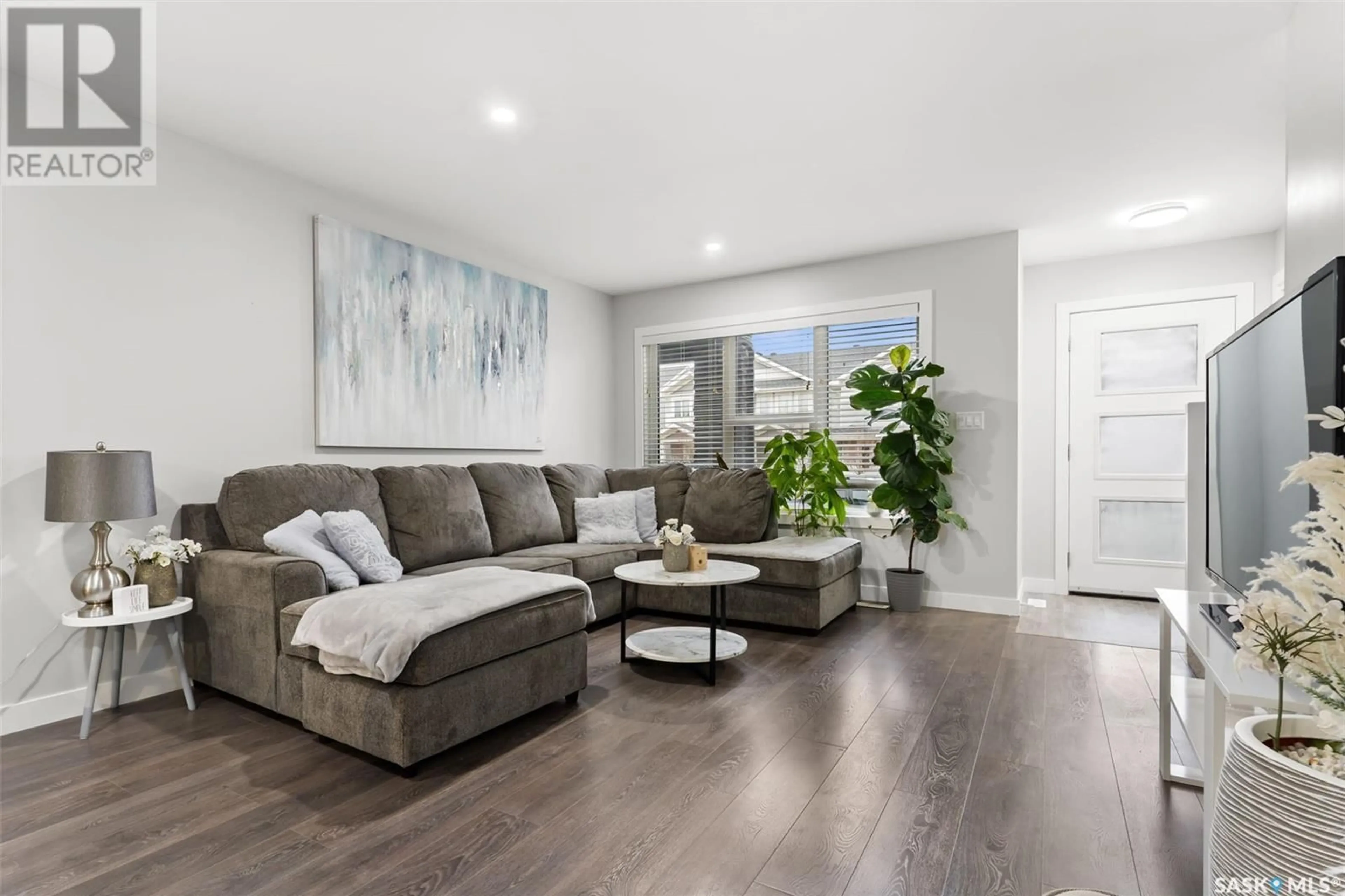 Living room, wood floors for 7905 Canola AVENUE, Regina Saskatchewan S4Y0E8