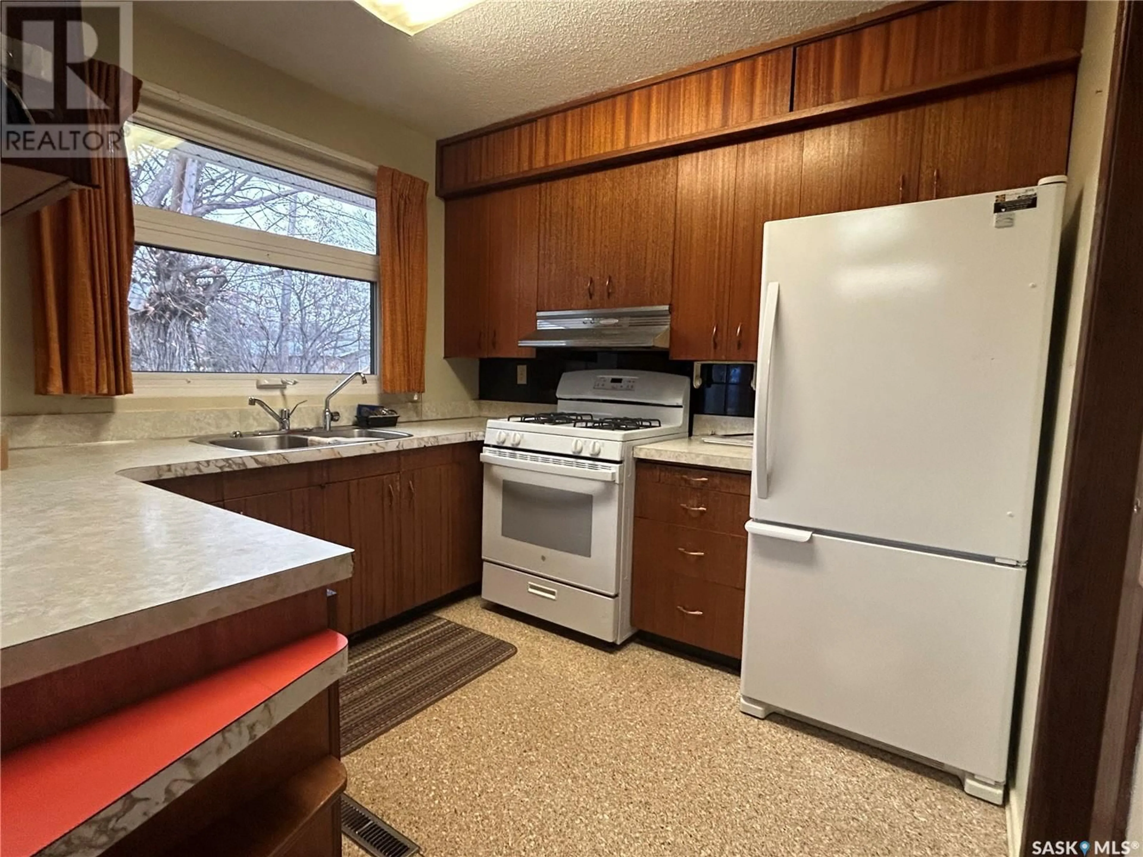 Standard kitchen, wood floors, cottage for 1702 98th STREET, Tisdale Saskatchewan S0E1T0