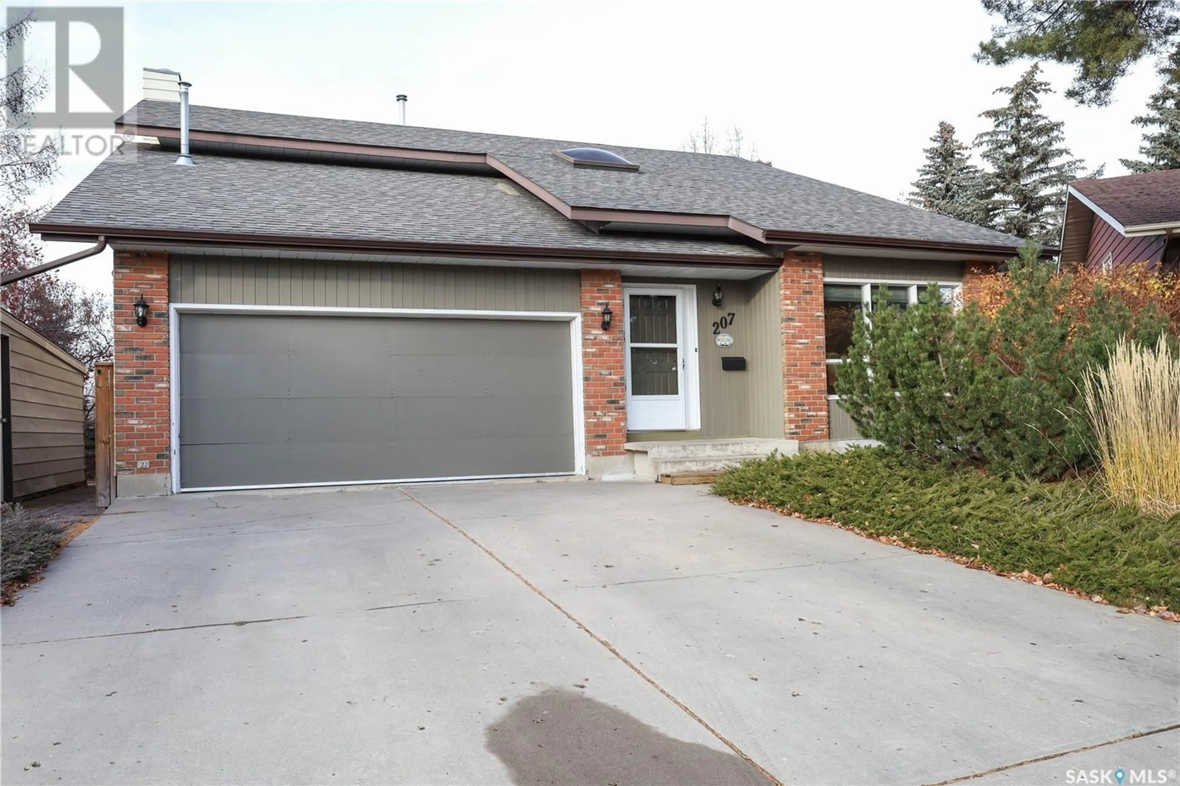 A pic from exterior of the house or condo, the street view for 207 Coldspring RISE, Saskatoon Saskatchewan S7J4L5