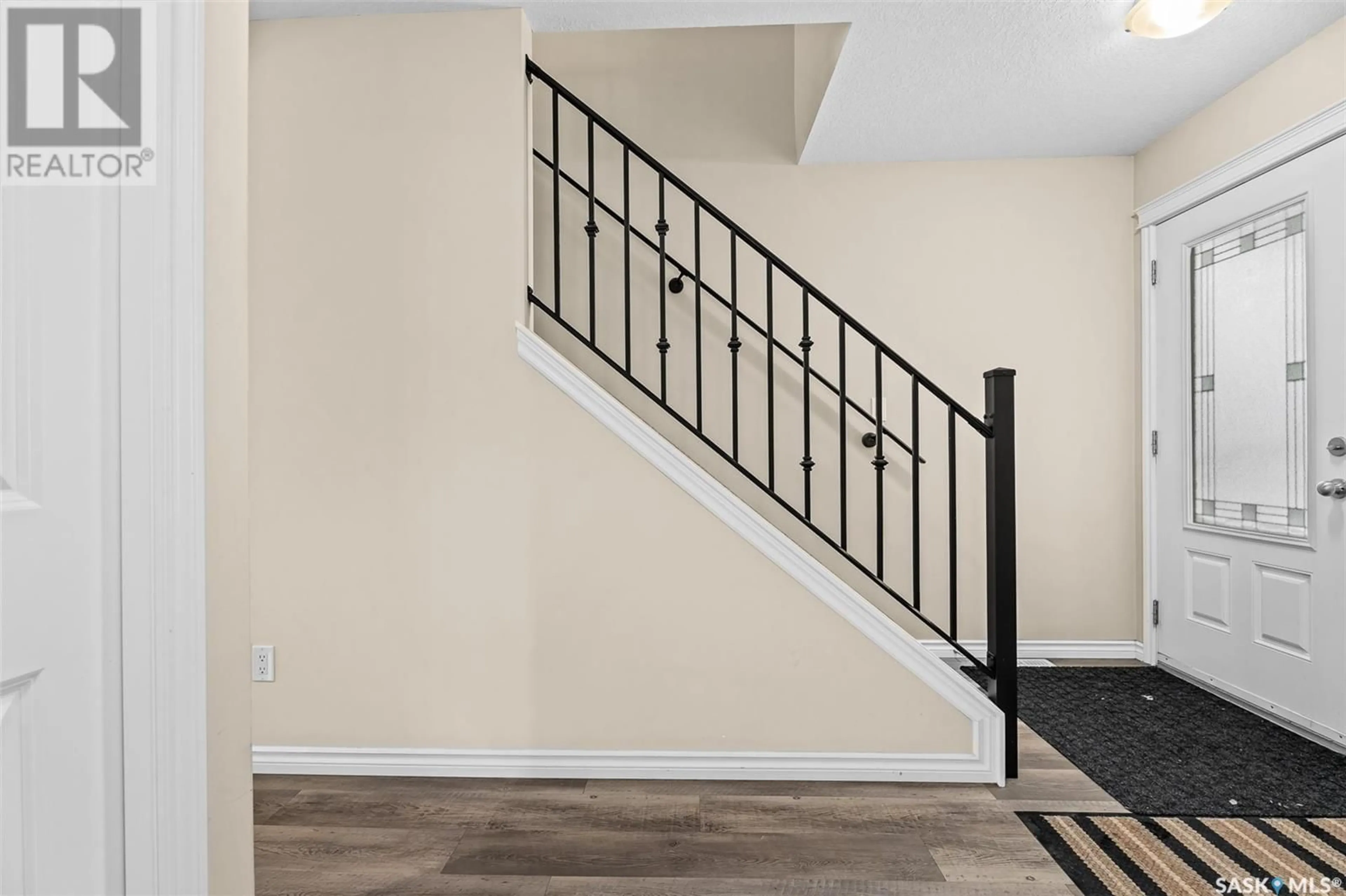 Stairs for 402 940 Bradley STREET, Moose Jaw Saskatchewan S6H3M4