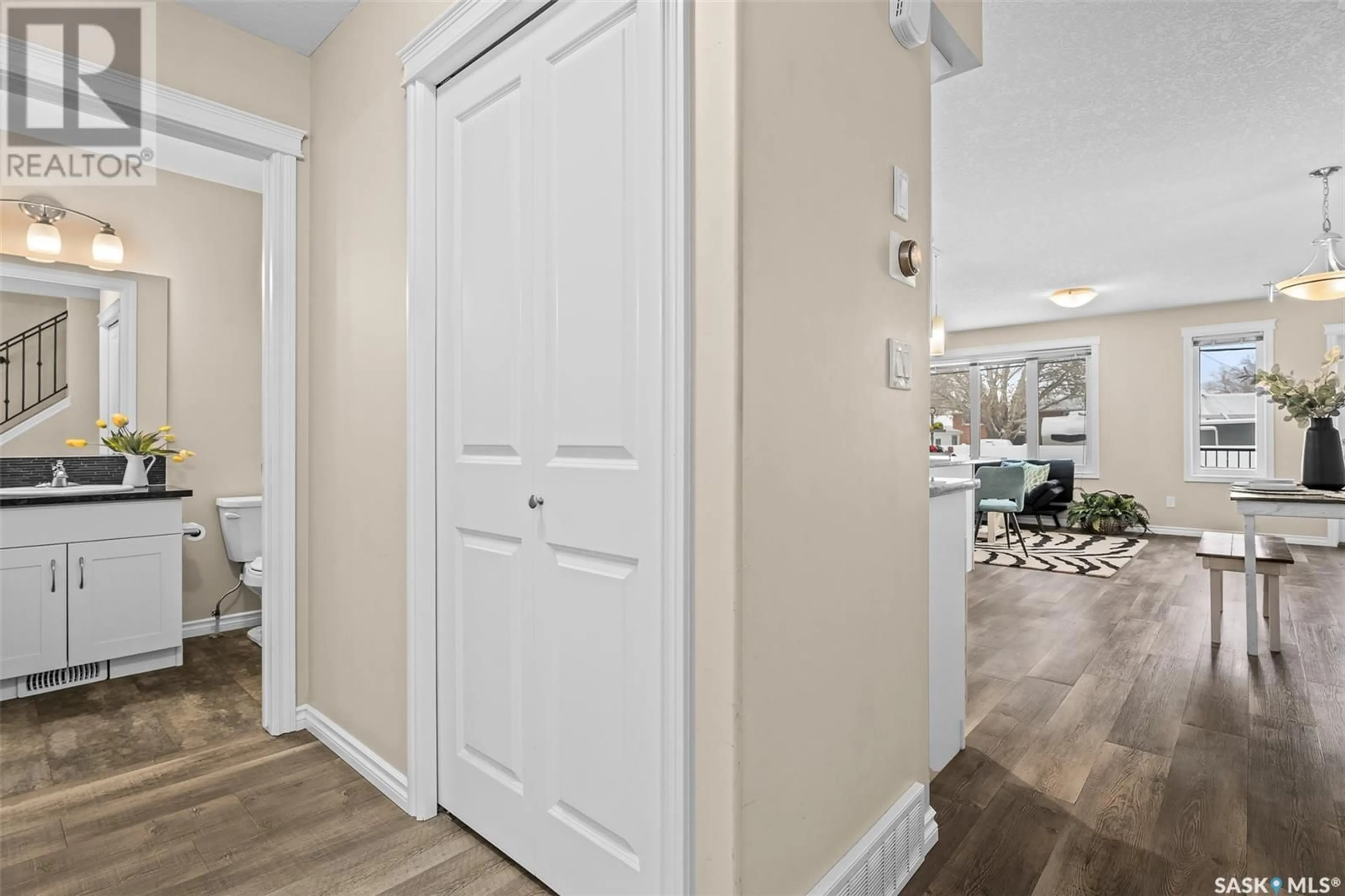 Indoor entryway, wood floors for 402 940 Bradley STREET, Moose Jaw Saskatchewan S6H3M4