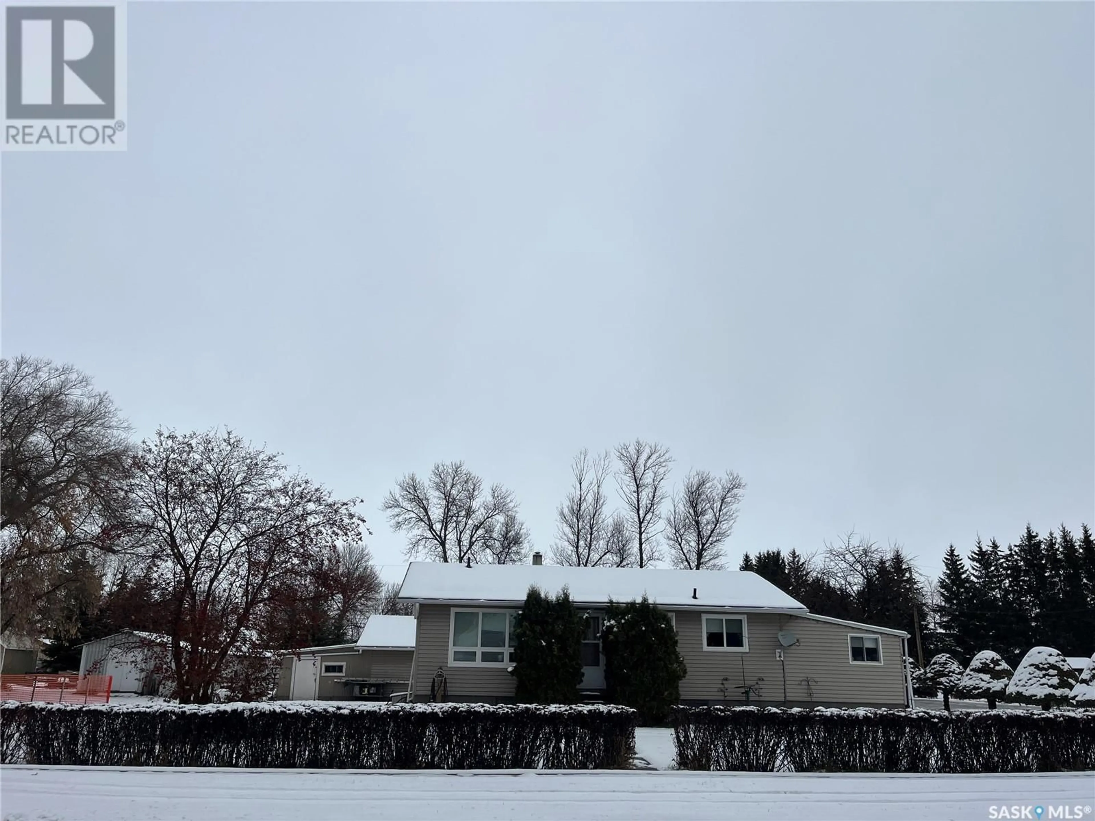 Frontside or backside of a home, the street view for 414 2ND AVENUE, Spy Hill Saskatchewan S0A3W0