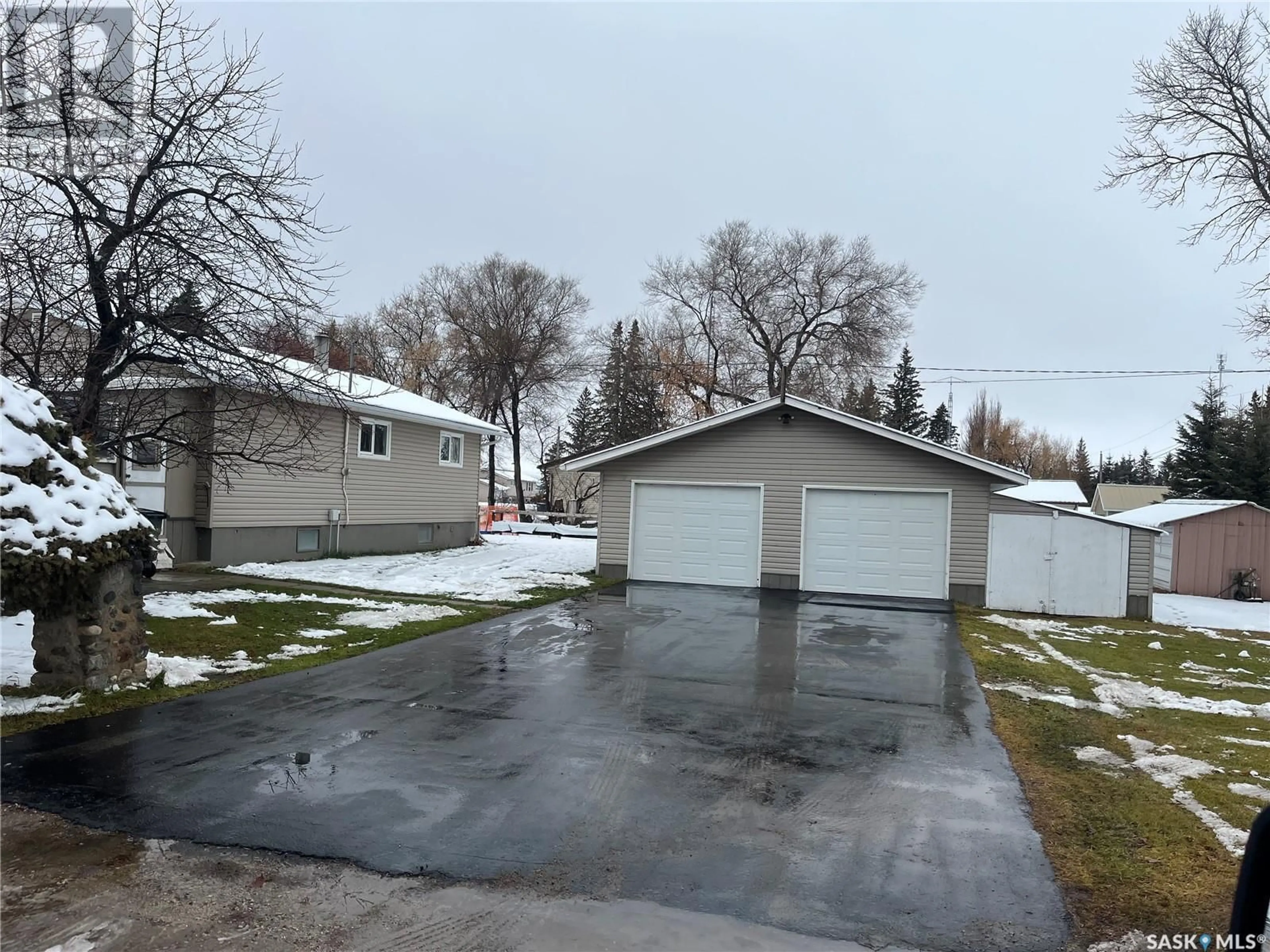 Frontside or backside of a home, the street view for 414 2ND AVENUE, Spy Hill Saskatchewan S0A3W0