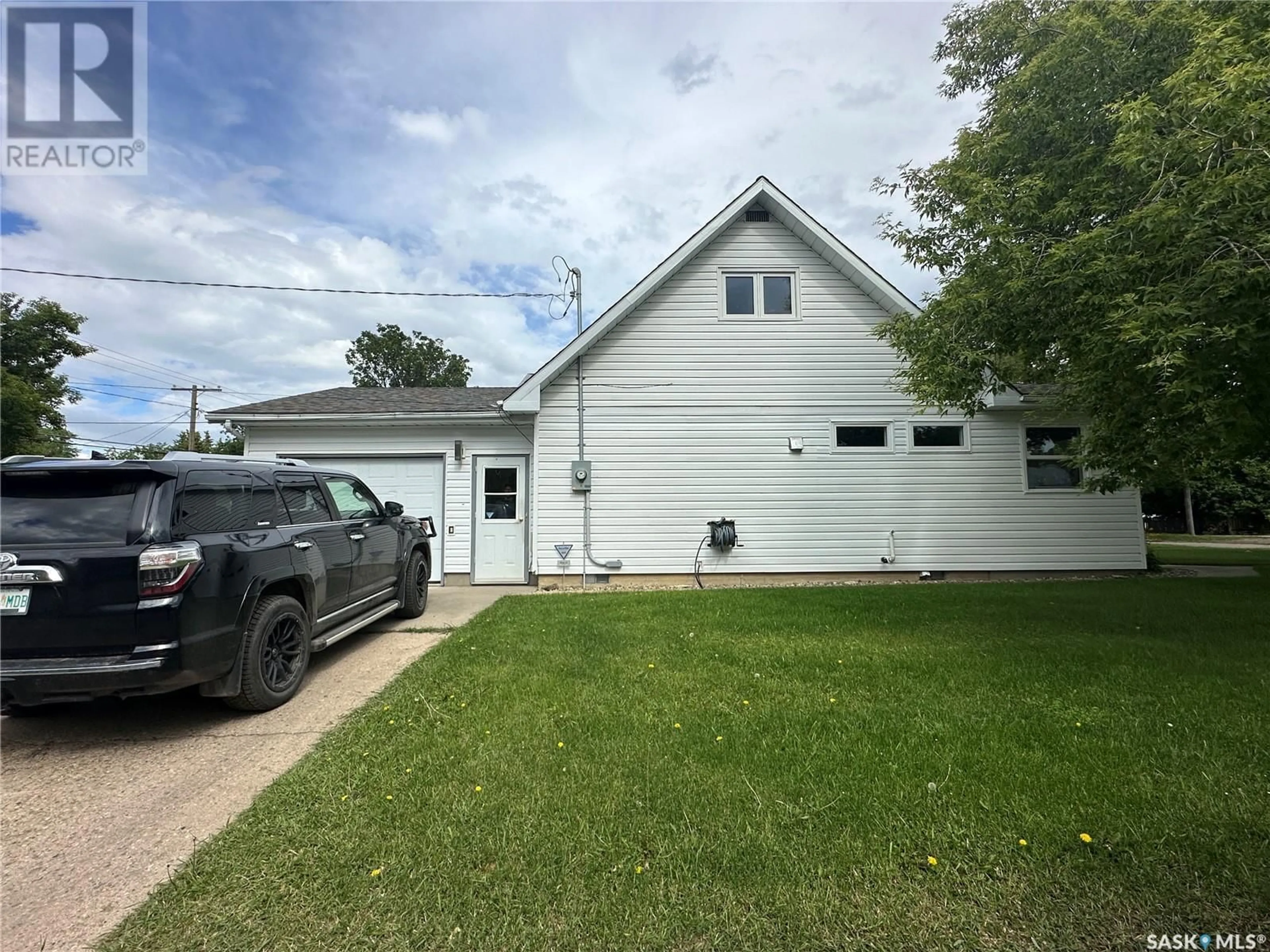 Frontside or backside of a home, the front or back of building for 178 Duffield STREET W, Moose Jaw Saskatchewan S6H5H3