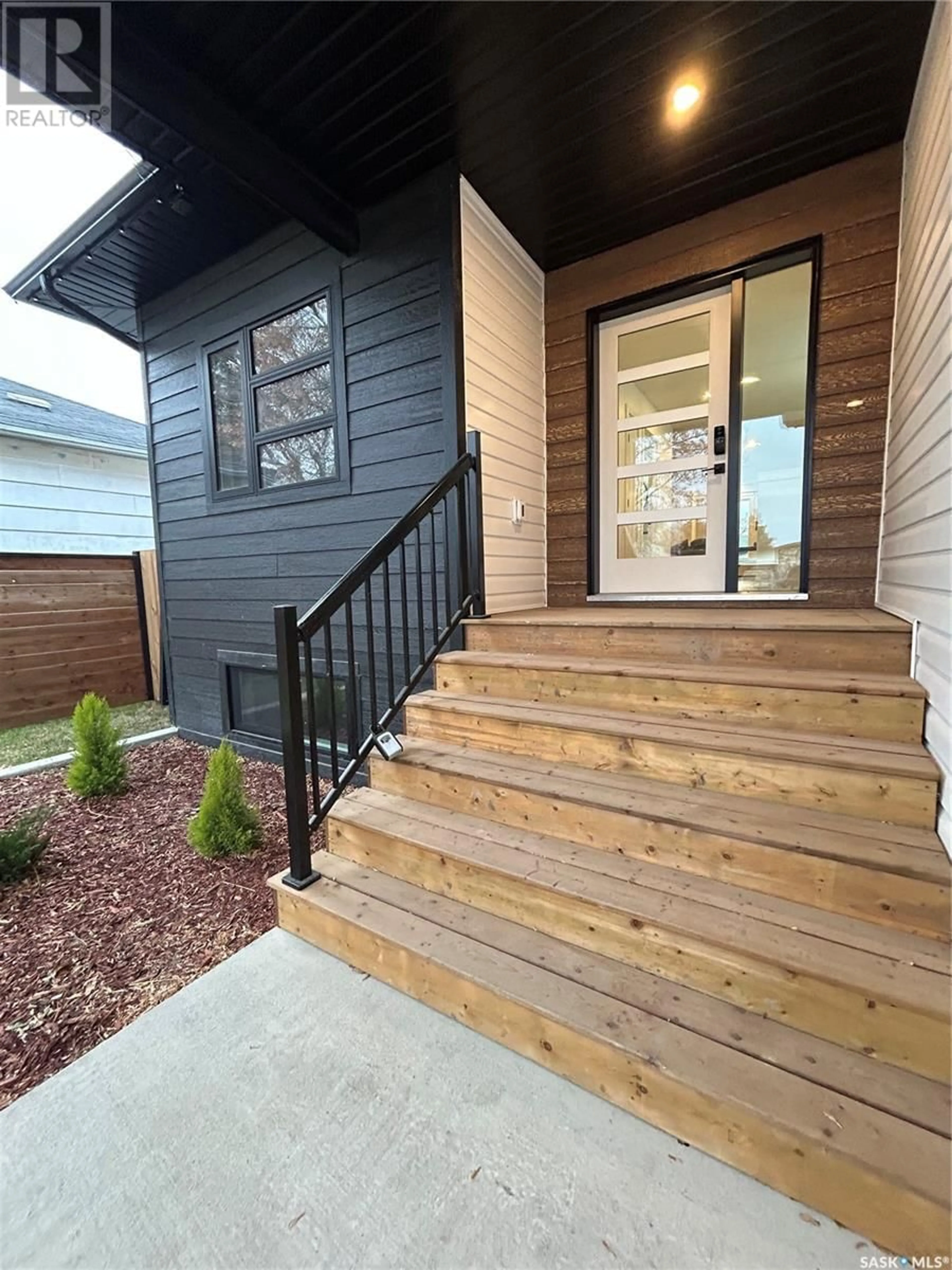 Indoor entryway, wood floors for 635 14th STREET, Humboldt Saskatchewan S0K2A0