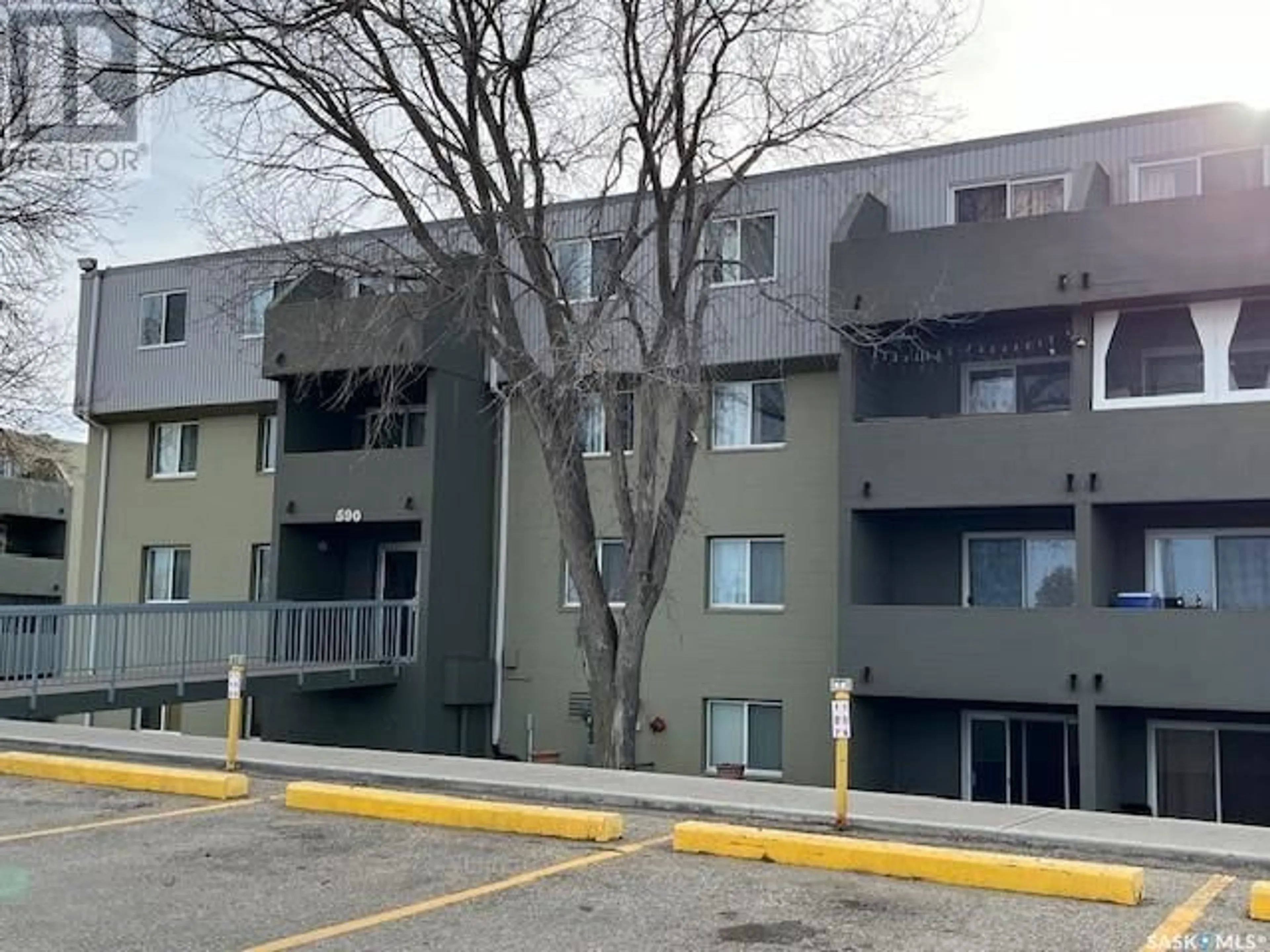 A pic from exterior of the house or condo, the front or back of building for 108 590 Laurier STREET W, Moose Jaw Saskatchewan S6H6X6