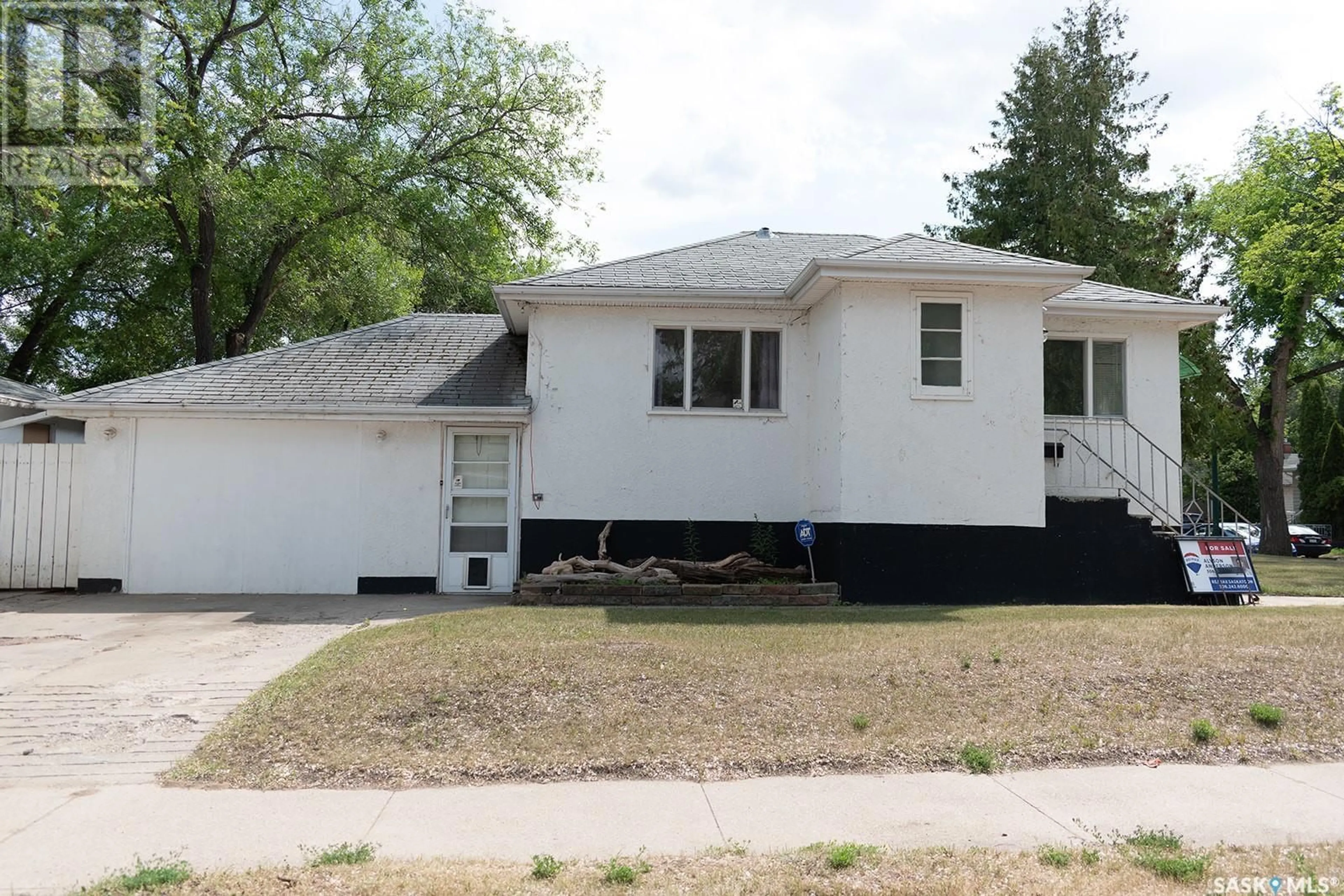 Frontside or backside of a home, the street view for 138 G AVENUE N, Saskatoon Saskatchewan S7L1Z1