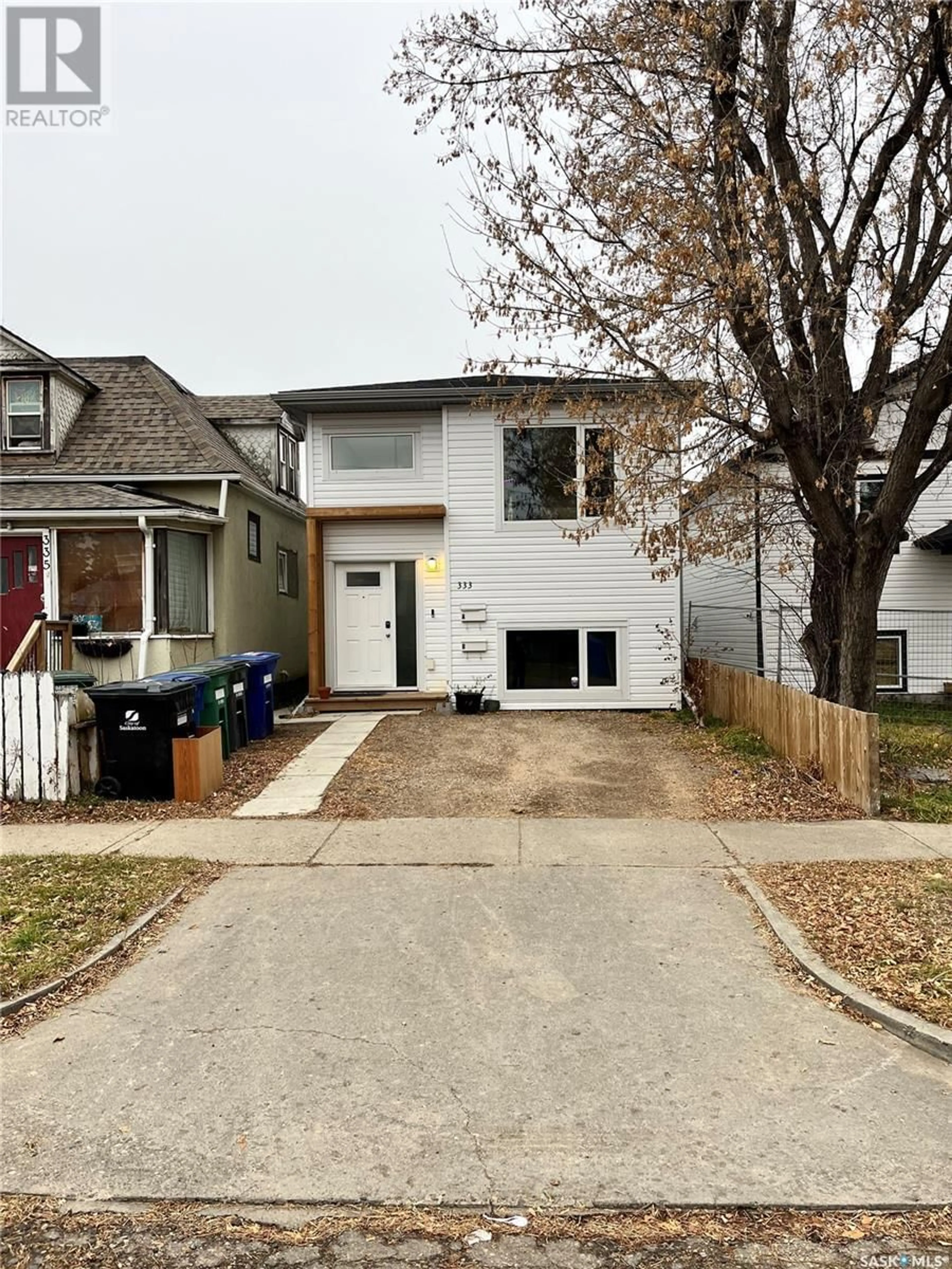 Frontside or backside of a home, the street view for 333 S AVENUE S, Saskatoon Saskatchewan S7M3A1