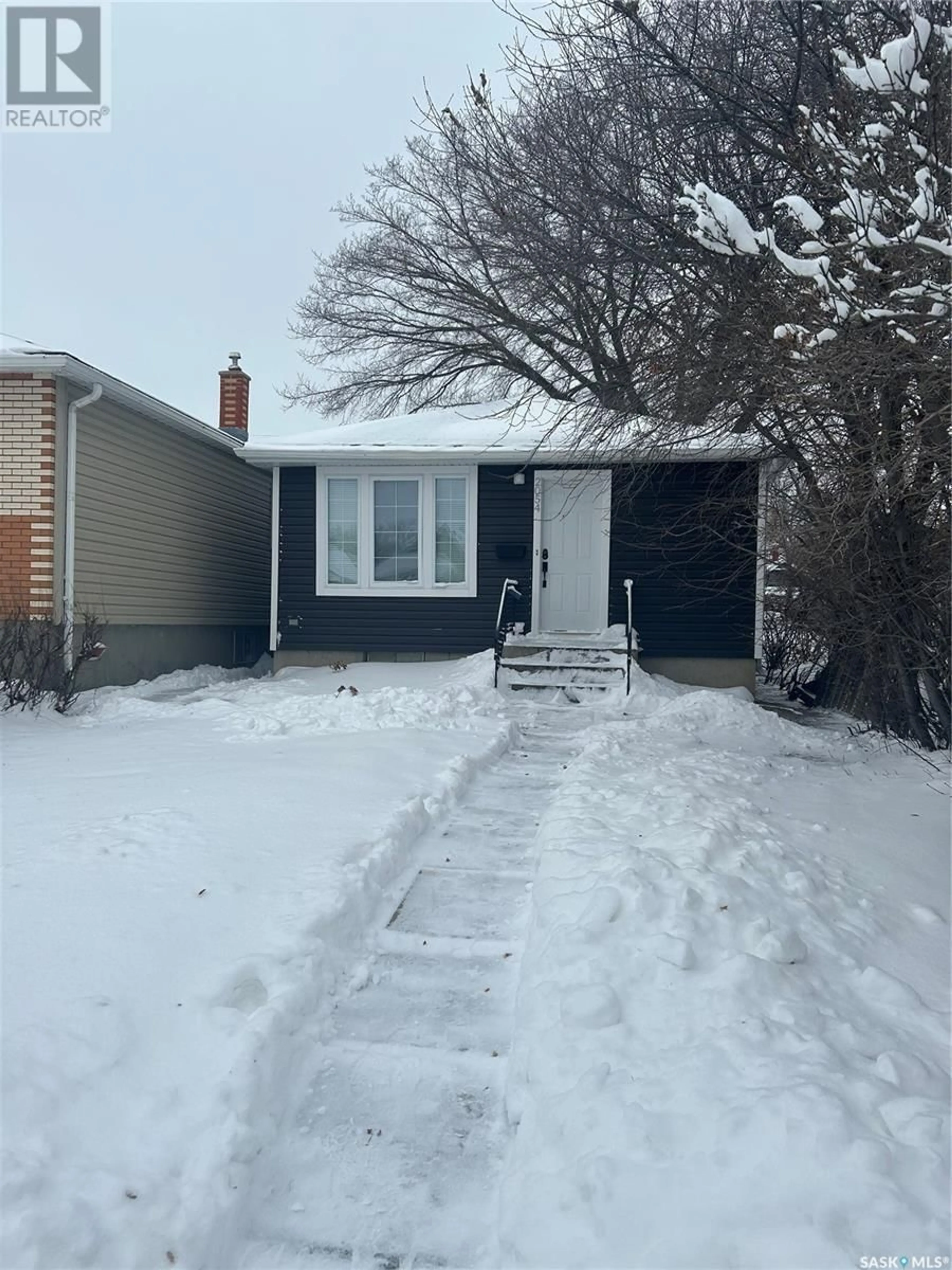 A pic from exterior of the house or condo, cottage for 2054 Reynolds STREET, Regina Saskatchewan S4N3M8