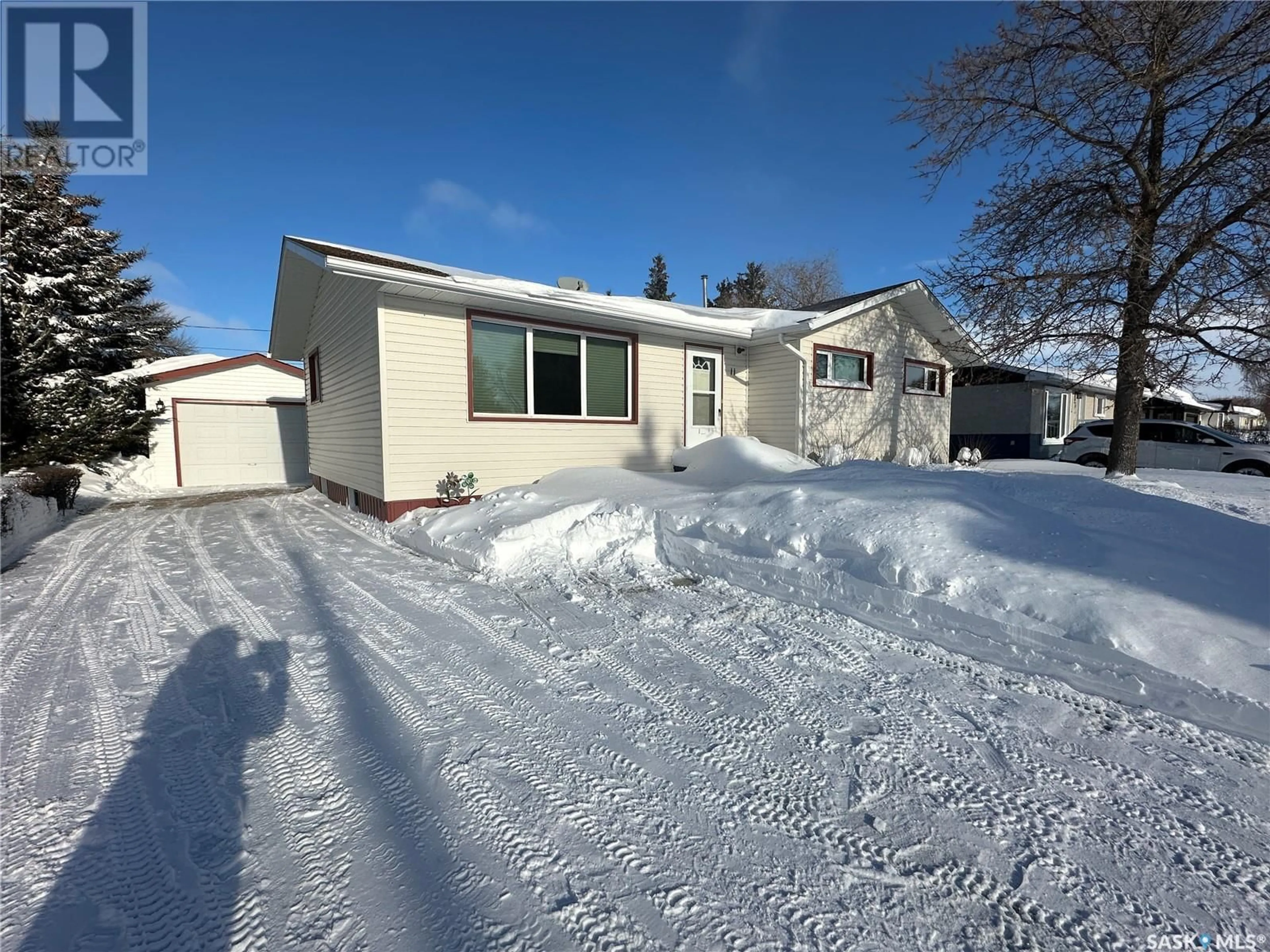 Frontside or backside of a home, the street view for 11 King CRESCENT, Humboldt Saskatchewan S0K2A0