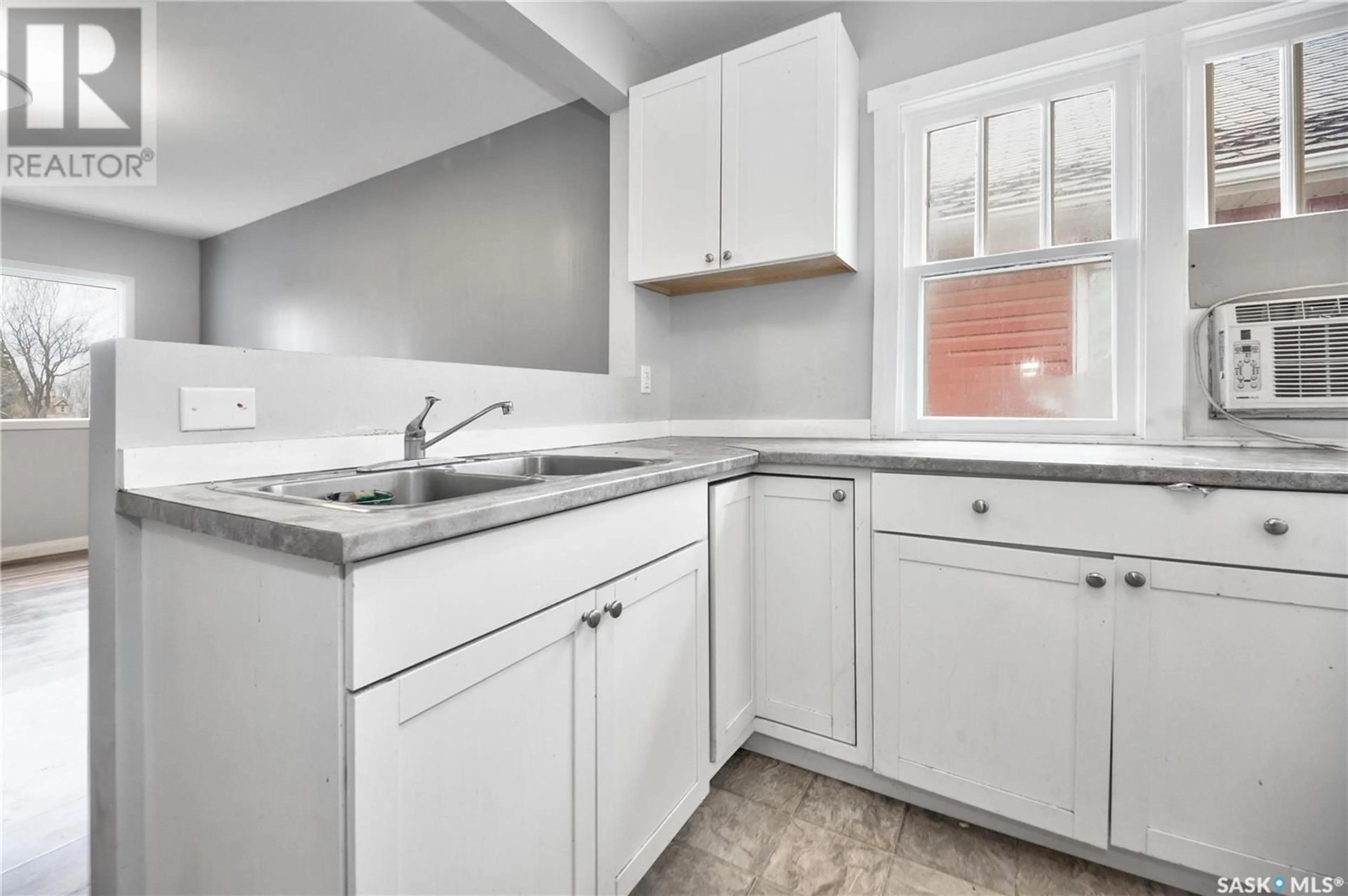 Standard kitchen, unknown for 580 11TH STREET, Prince Albert Saskatchewan S6V1A9