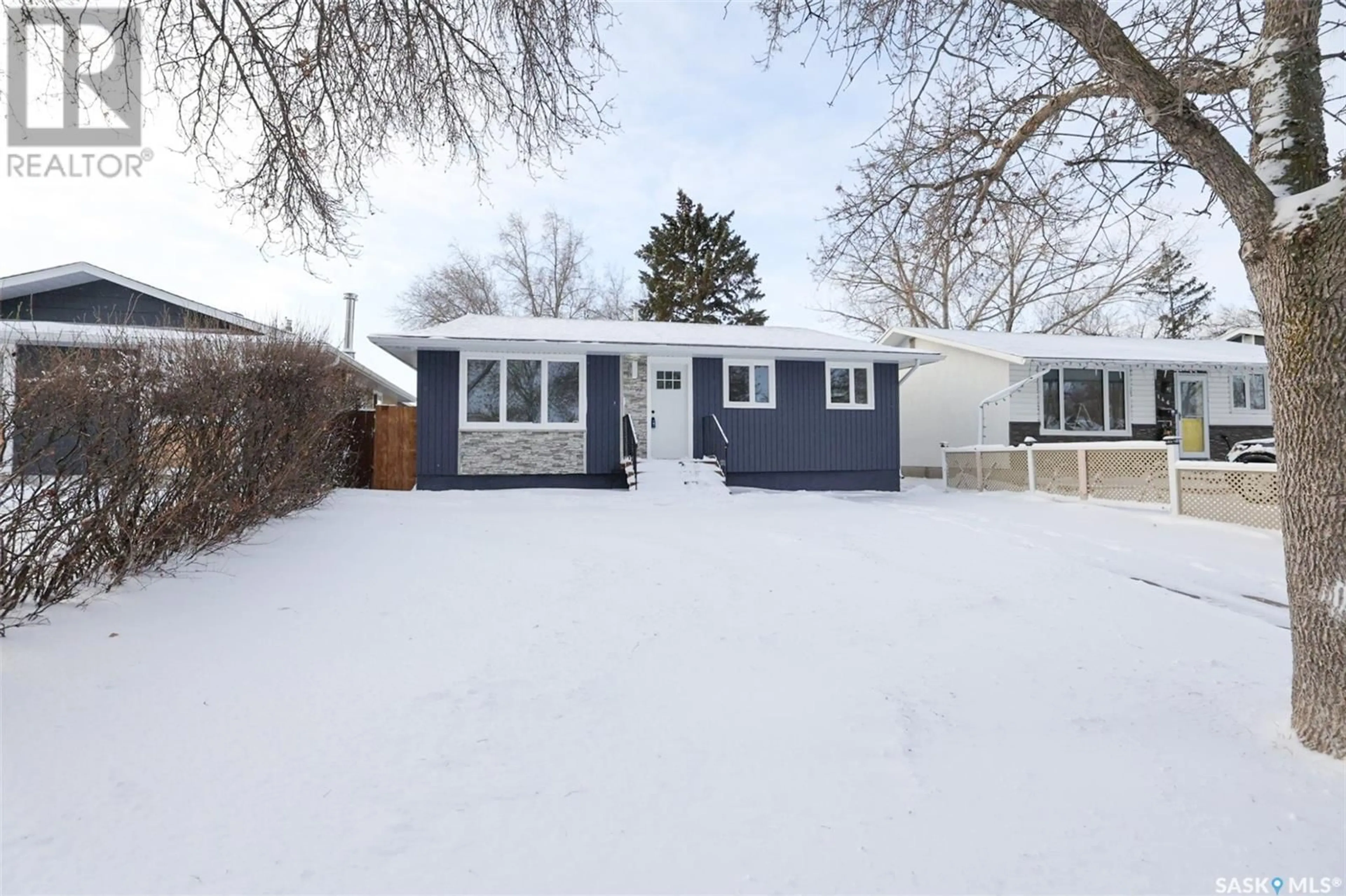 Frontside or backside of a home, cottage for 142 Trudelle CRESCENT, Regina Saskatchewan S4T6T4